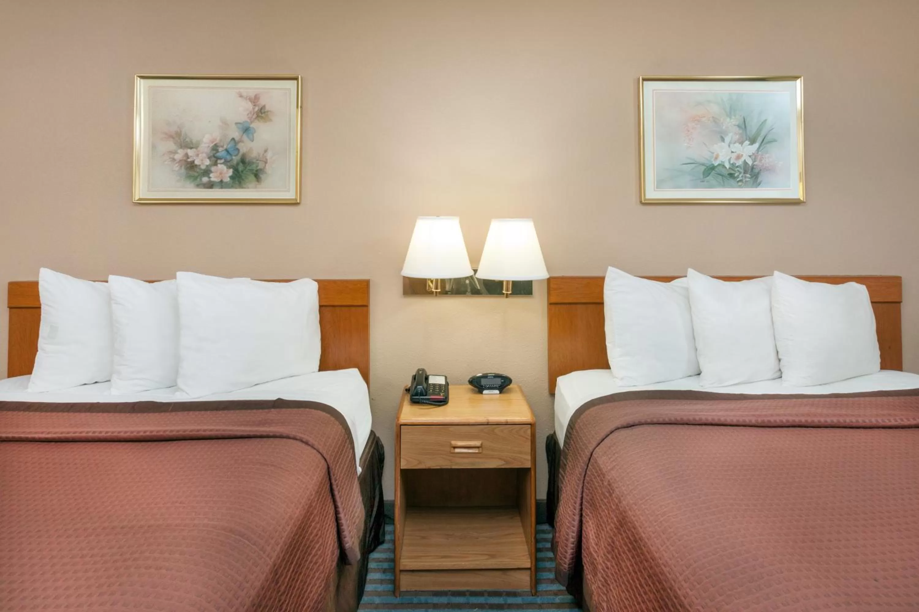 Bed in Days Inn by Wyndham Charleston