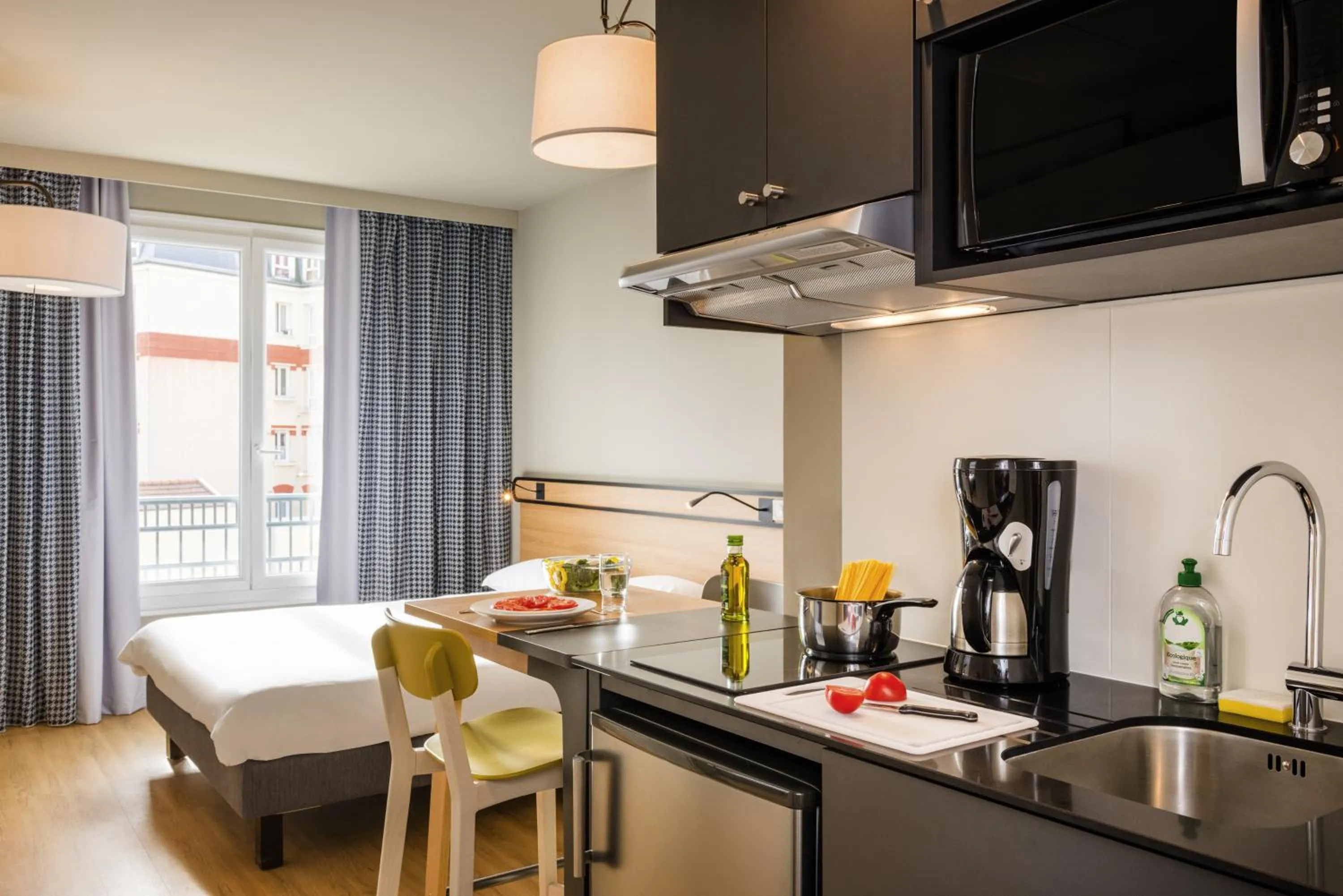 Photo of the whole room, Bed in Aparthotel Adagio Access La Défense Puteaux