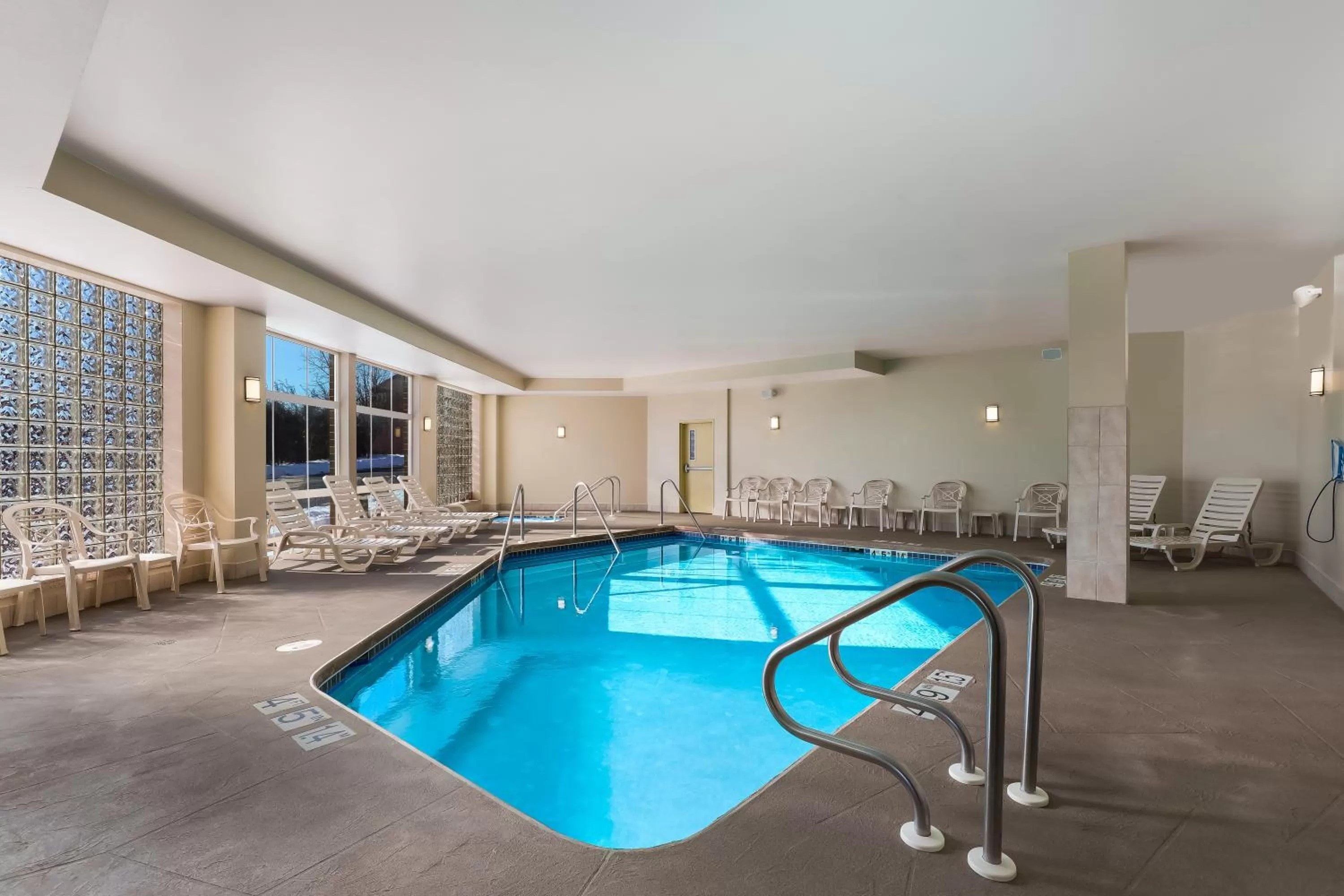 Swimming pool in MainStay Suites Fitchburg - Madison