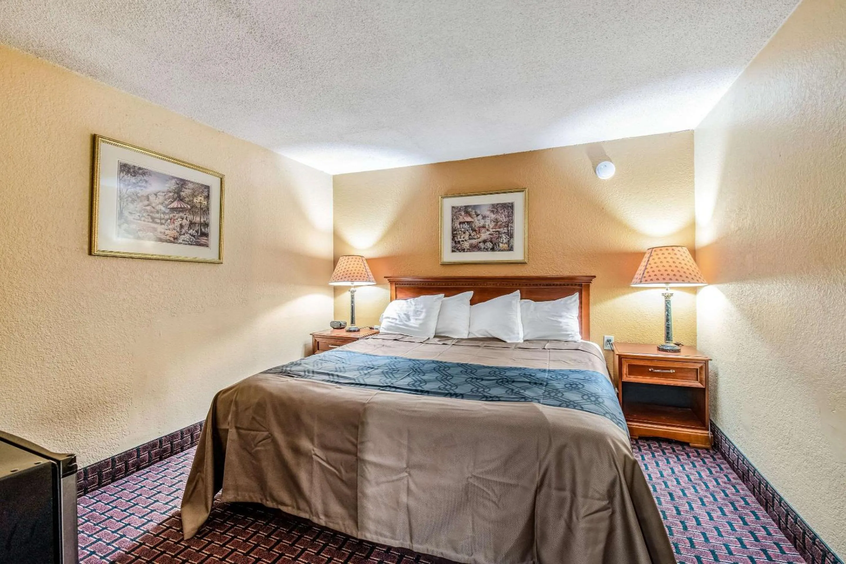 Photo of the whole room, Bed in Rodeway Inn