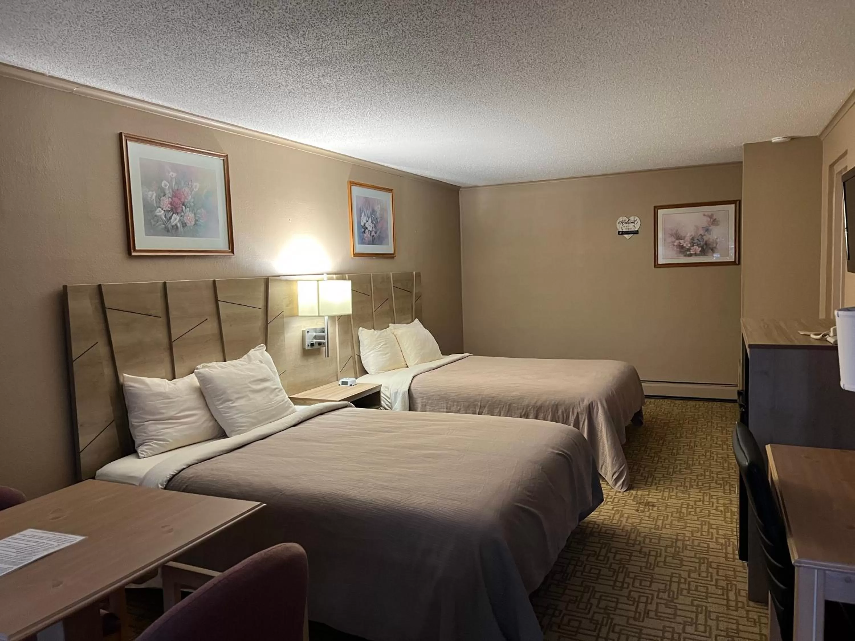 Bed in Viking Arms Inn - Ludington