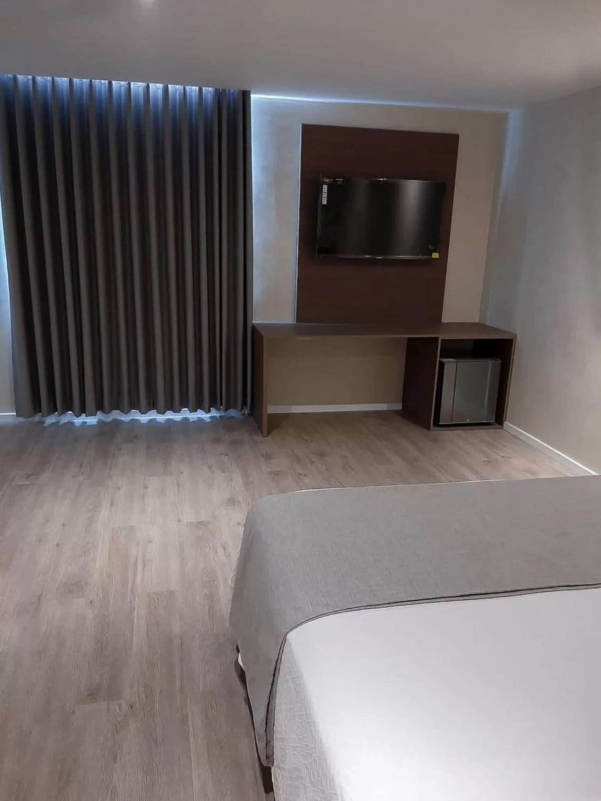 Bed, TV/Entertainment Center in Eslait Hotel & Apartamentos