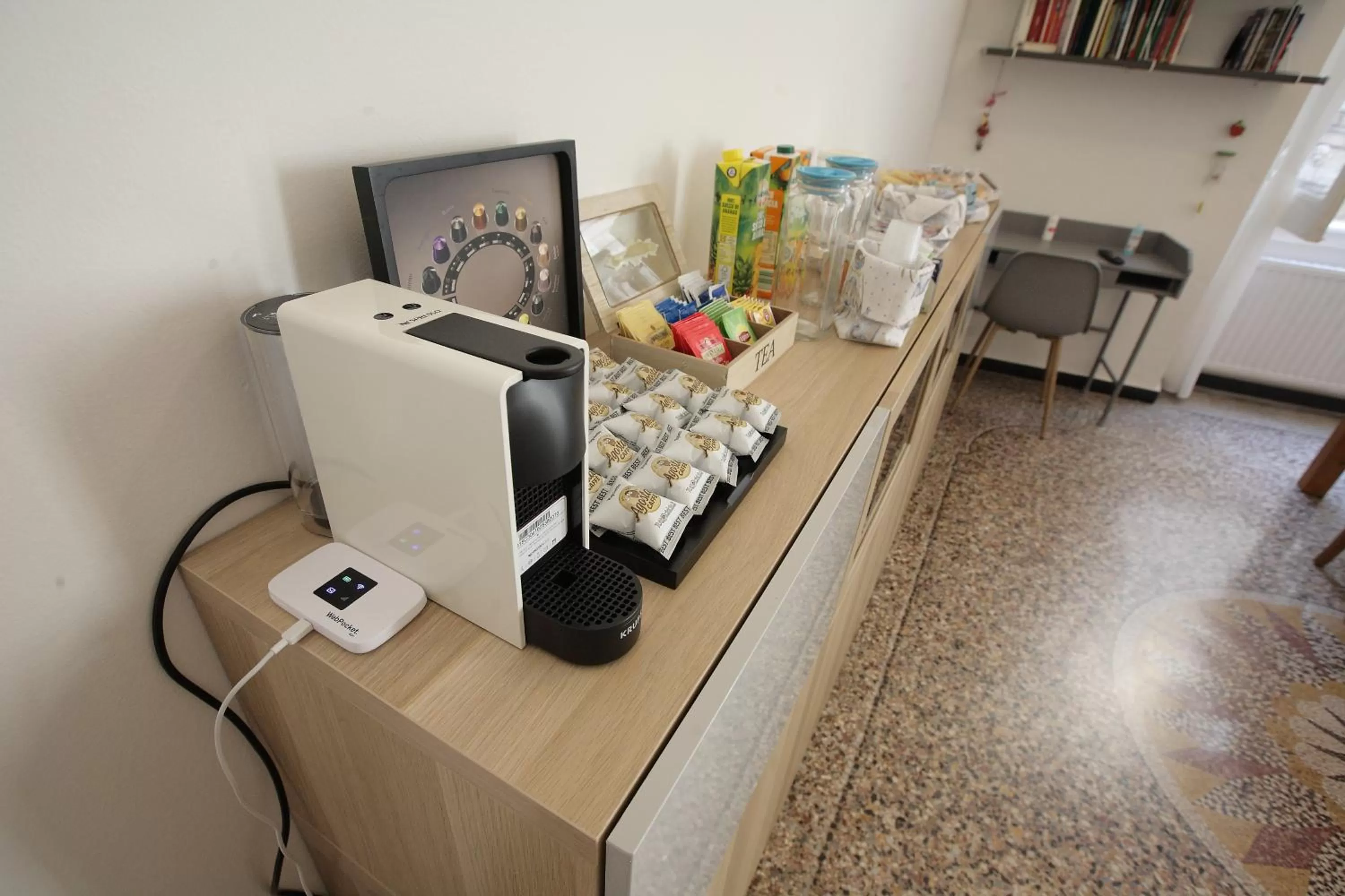 Coffee/tea facilities in HOT AIR BALLOONS B&B