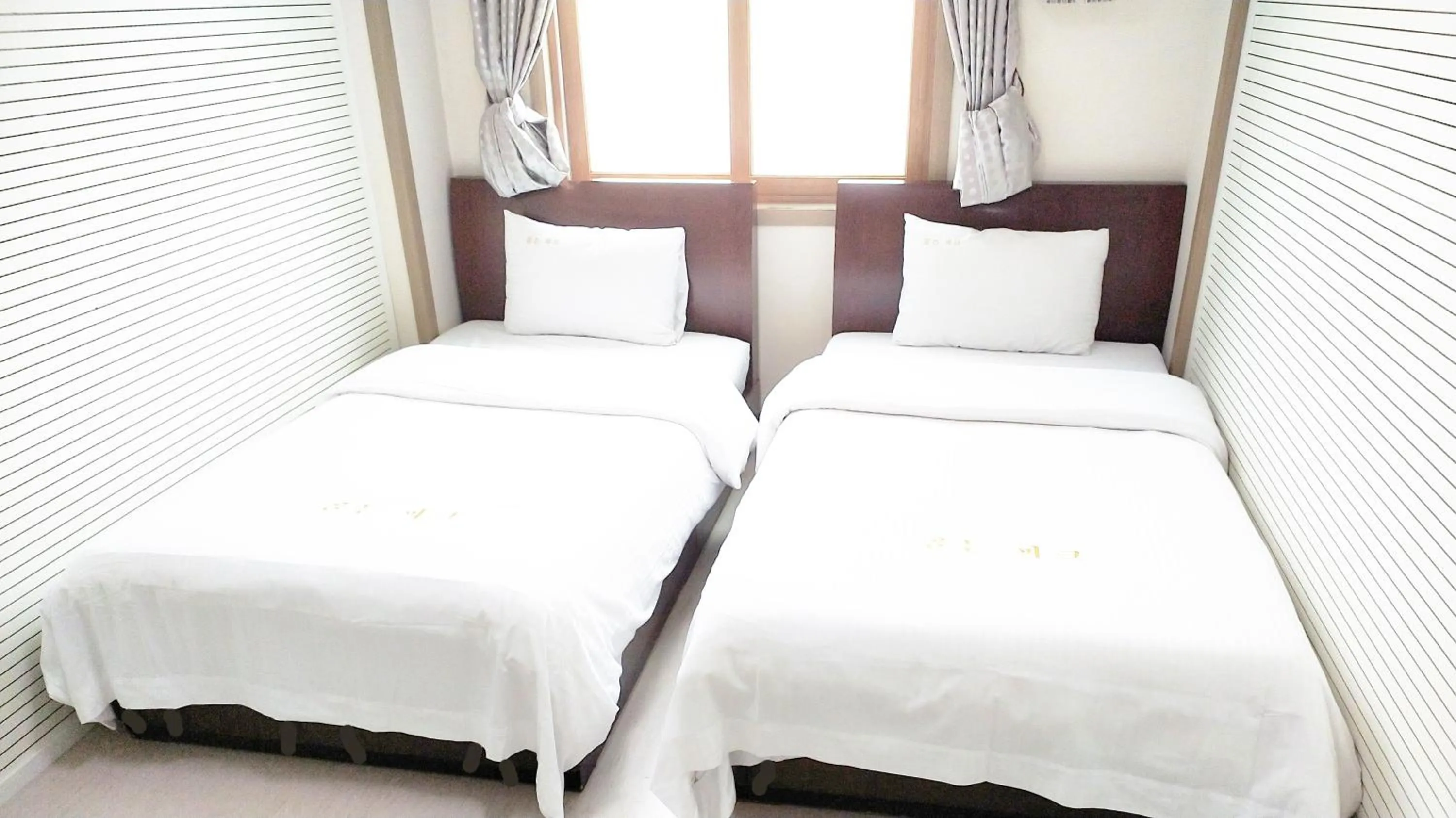 Bed in Golden Park Hotel