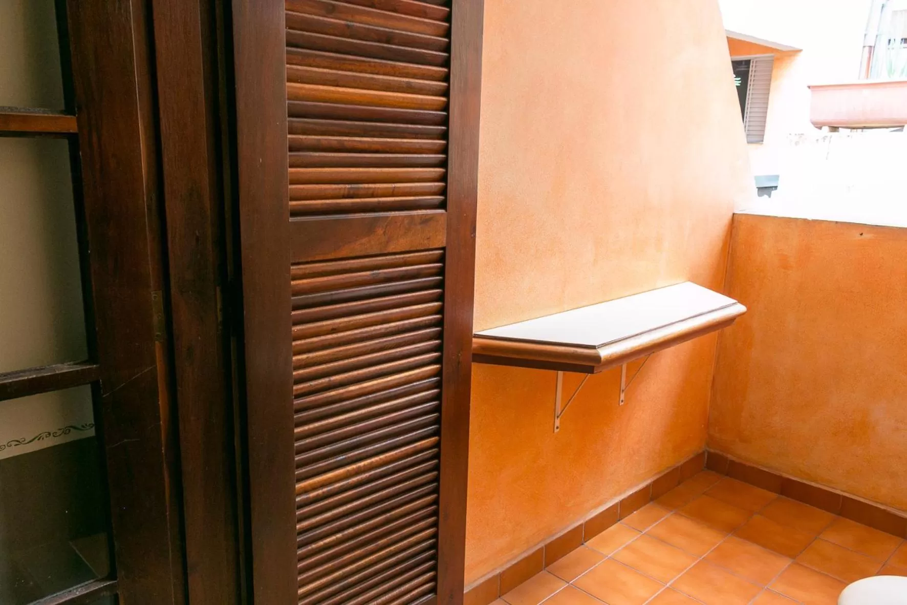 Balcony/Terrace, Bathroom in Hotel Residenza - 400m do inicio da Av Paulista e Metrô Paraiso