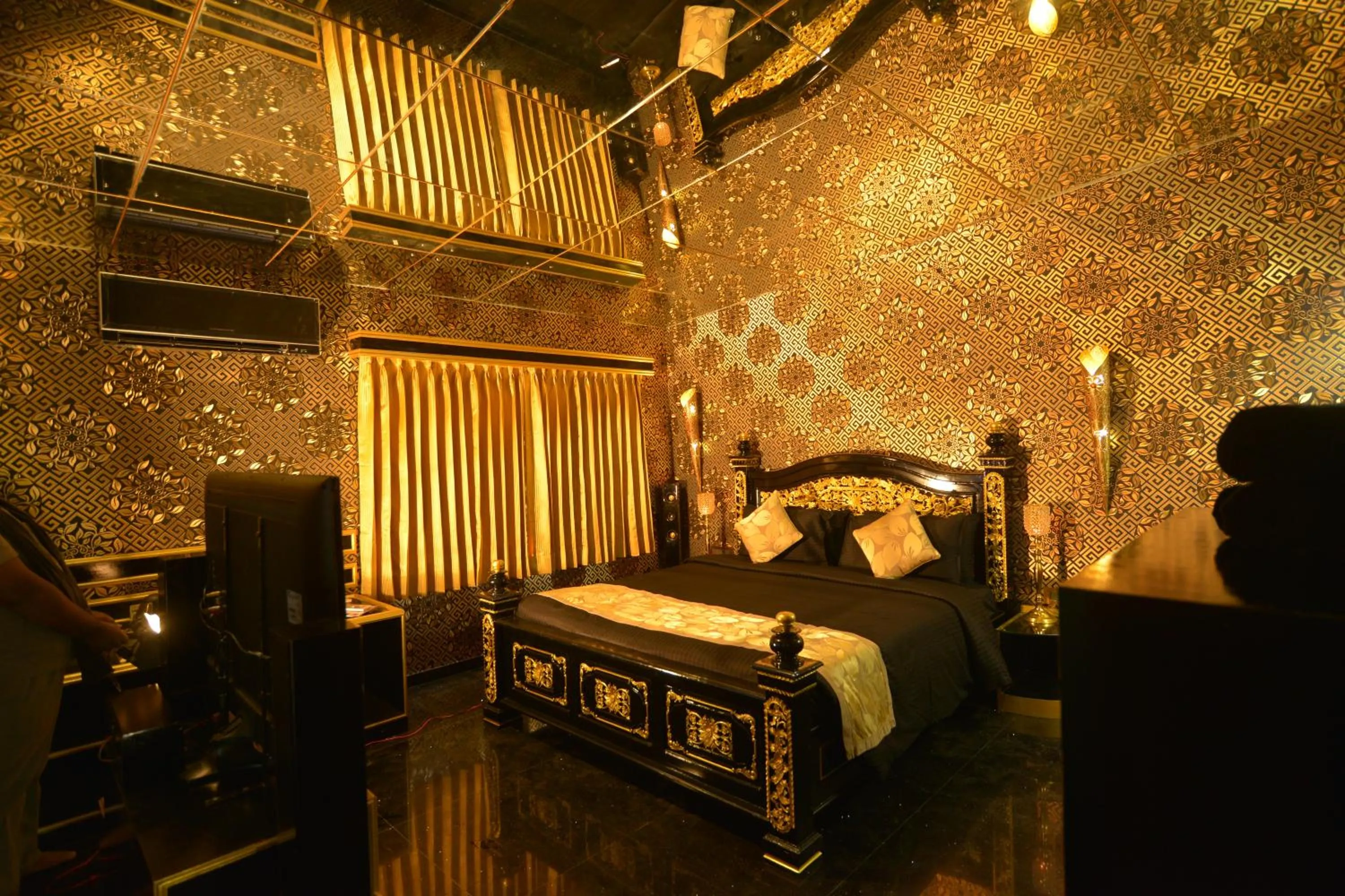 Bedroom, Bed in Poppys Vista Hotel