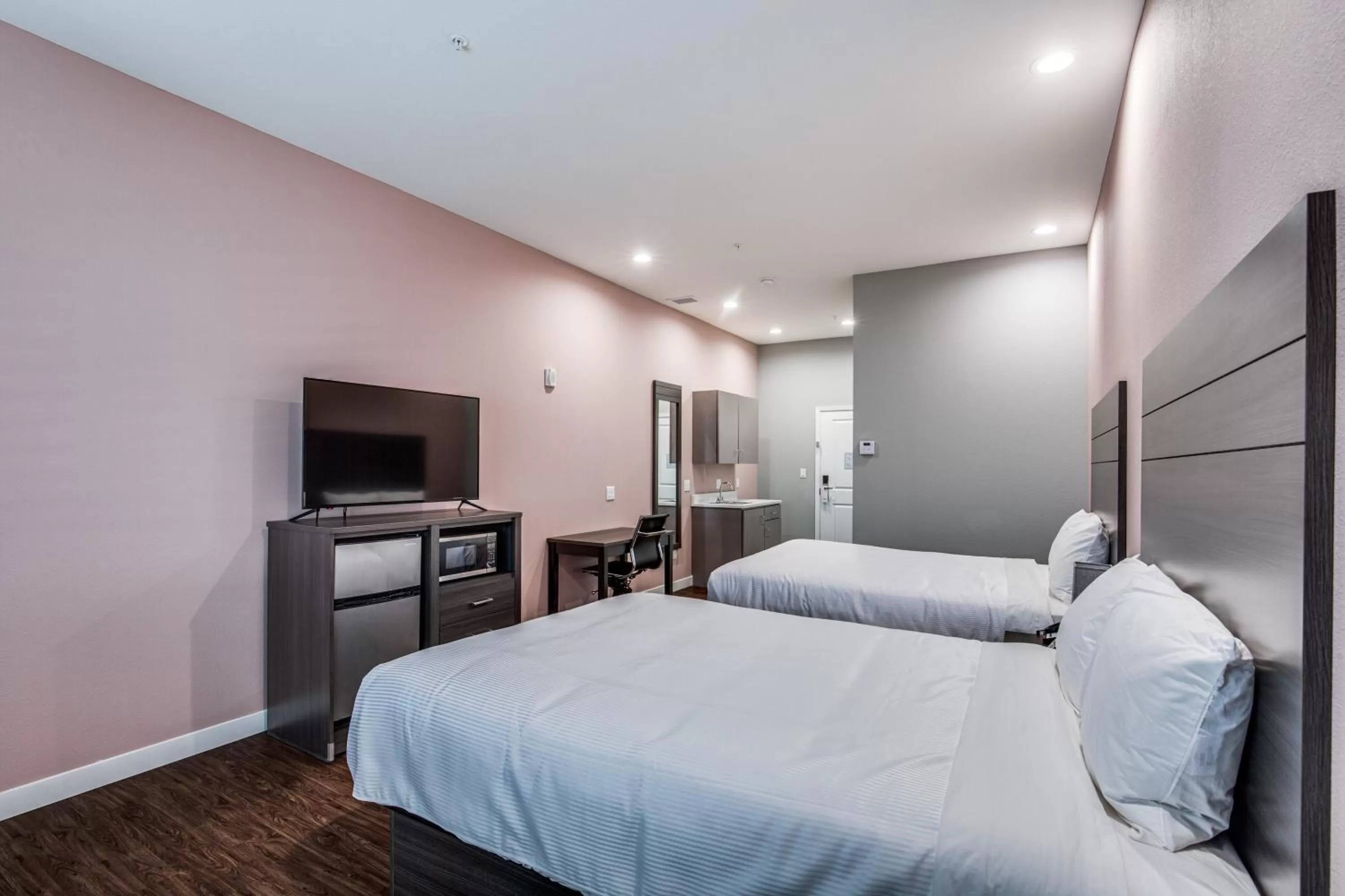 Bed in Scottish Inns & Suites Houston, TX