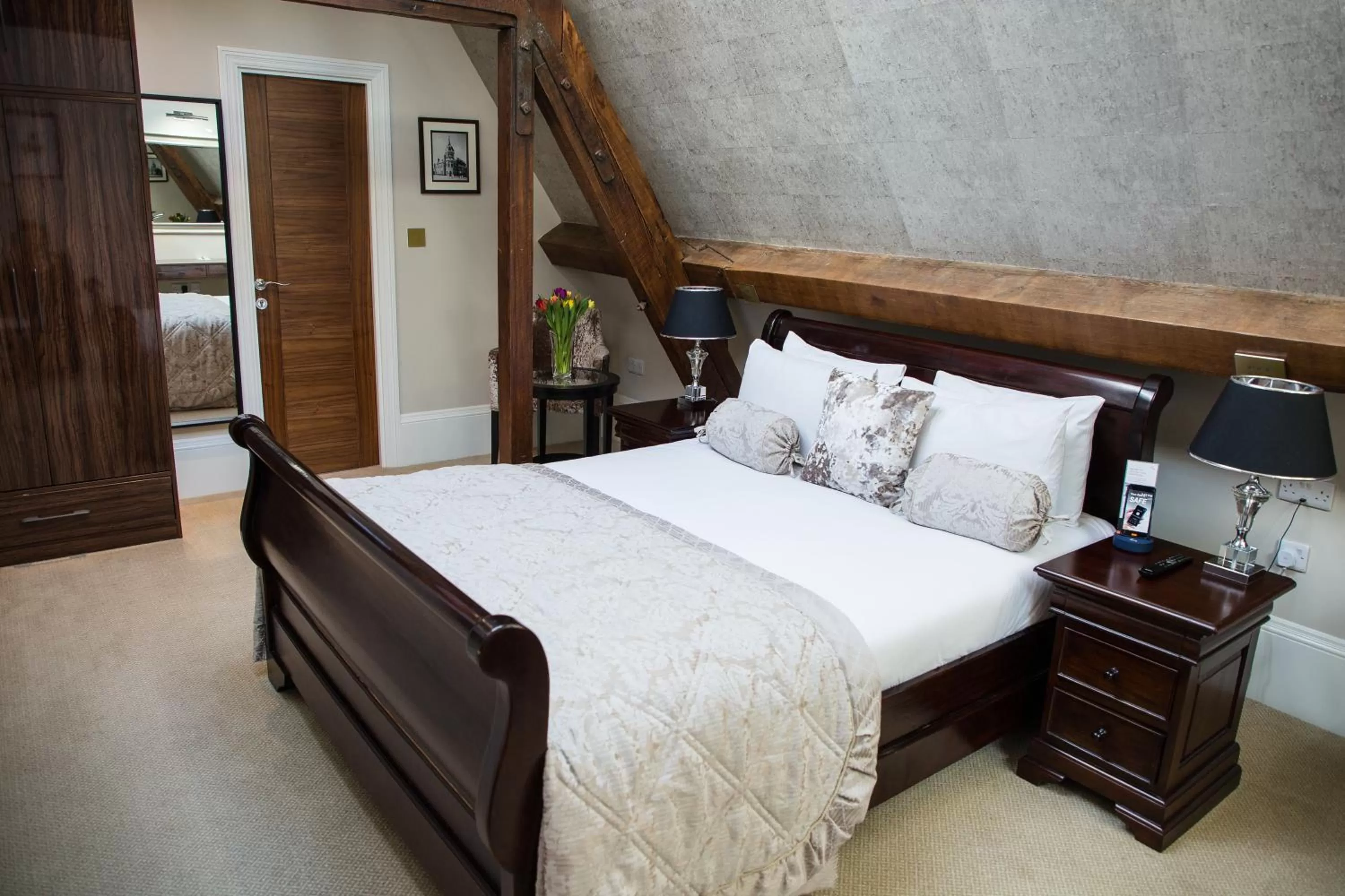 Bed in The Lansbury Heritage Hotel By Sunday - Canary Wharf London