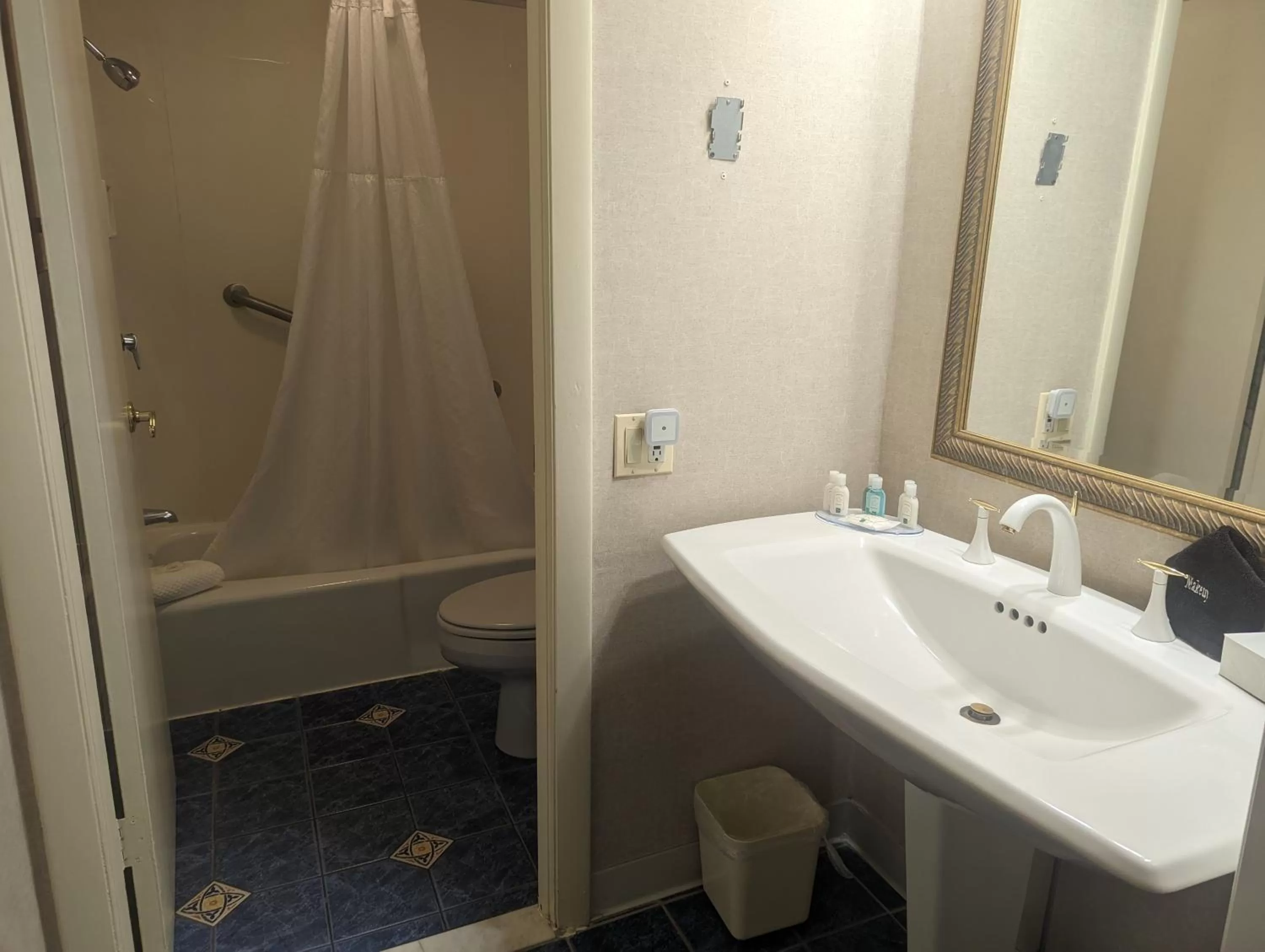 Toilet in Quality Inn & Suites Northampton - Amherst