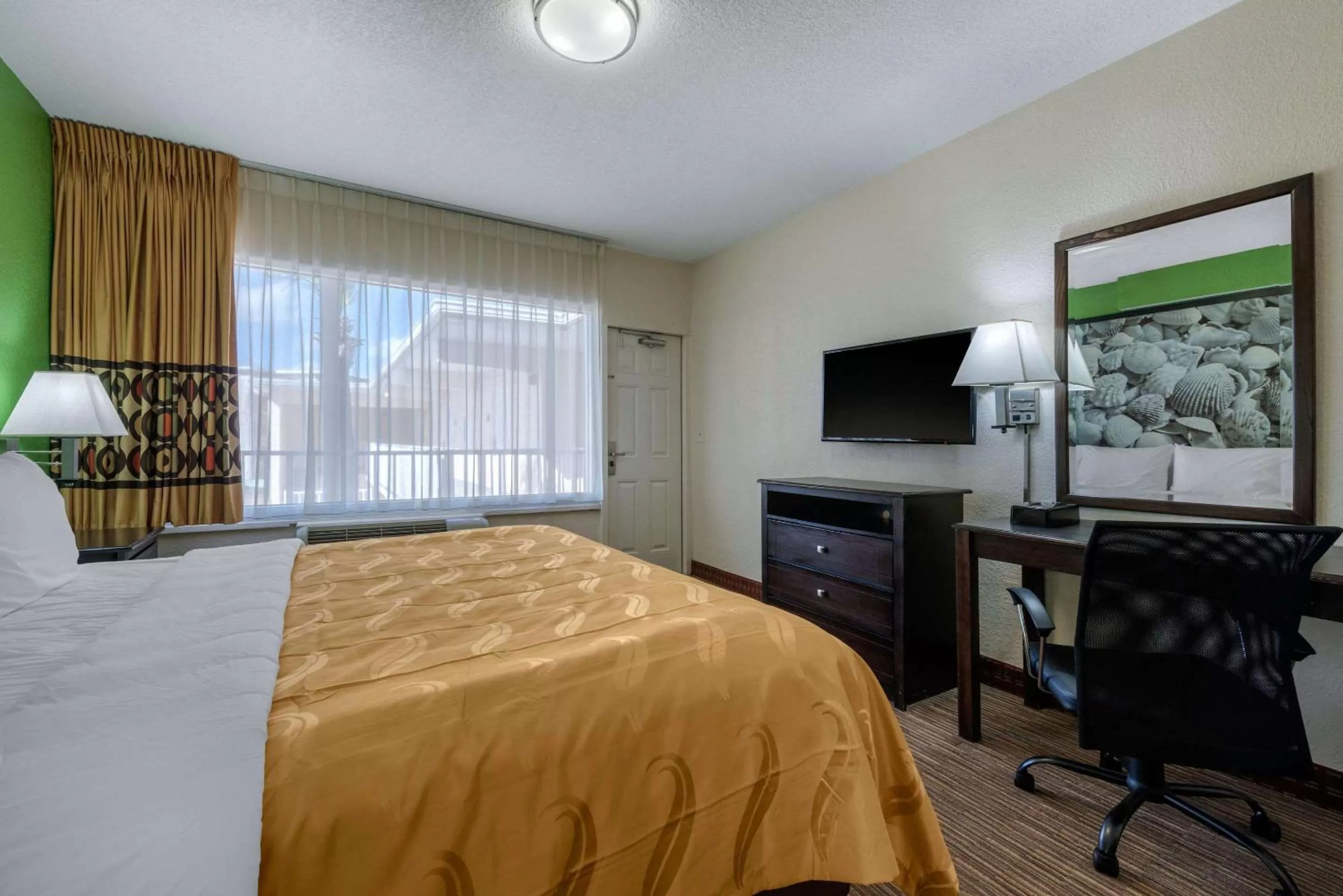 Photo of the whole room, Bed in Quality Inn Daytona Beach Oceanfront
