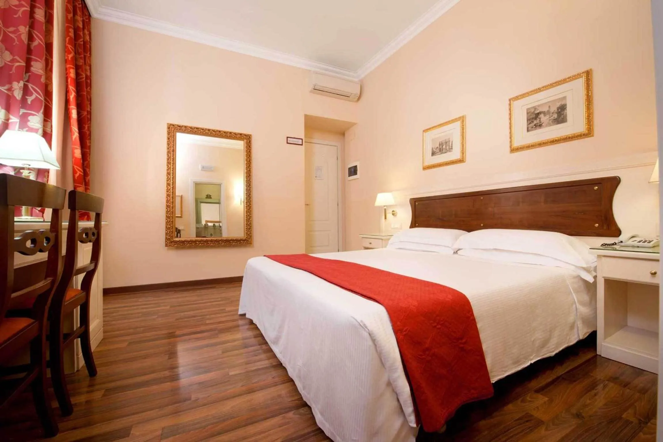 Photo of the whole room, Bed in Residenza Domiziano