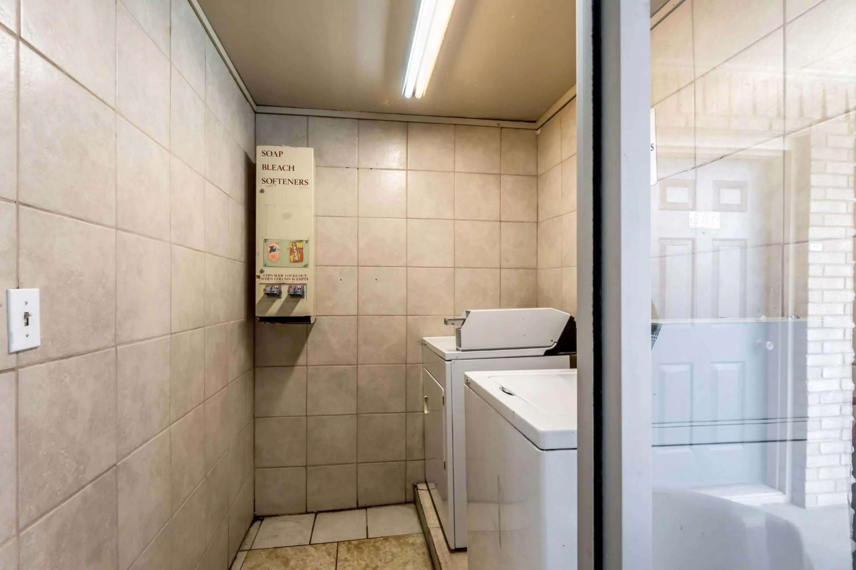 On site in Motel 6 San Antonio, TX - Frost Bank Center