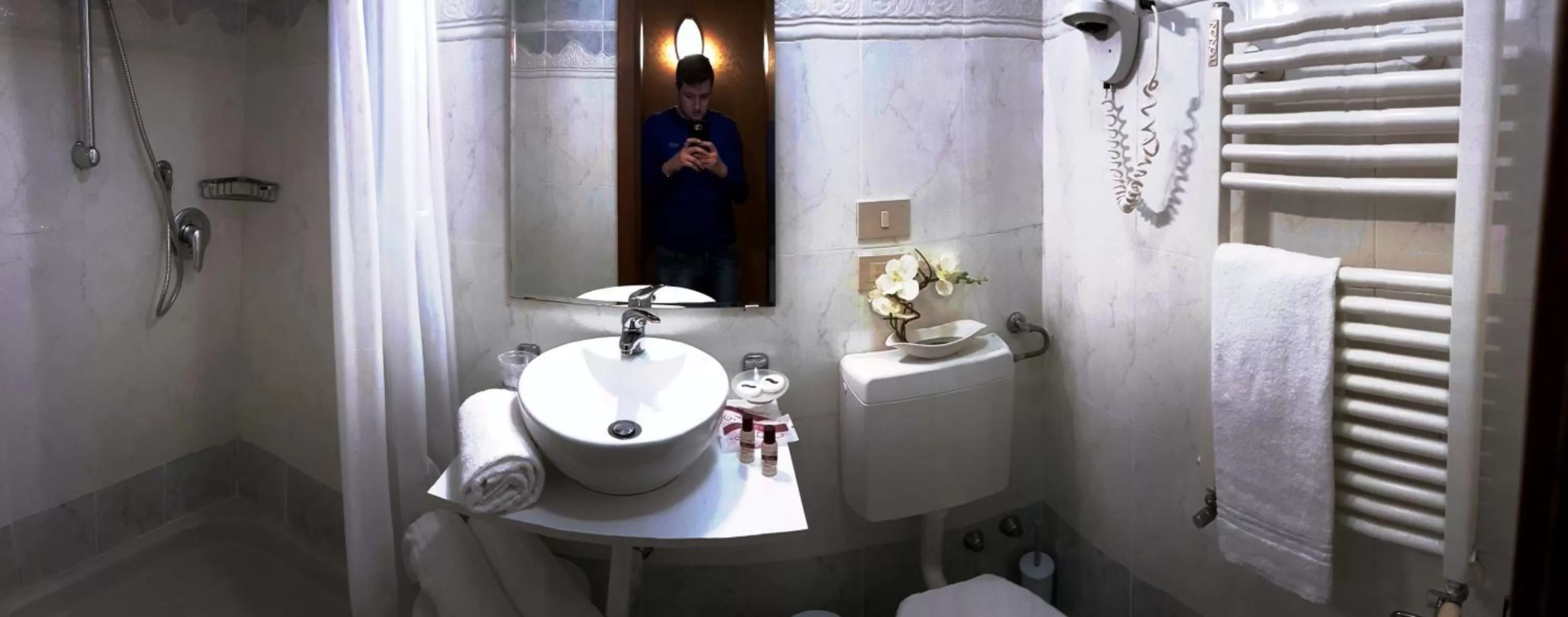 Bathroom in Hotel San Gallo