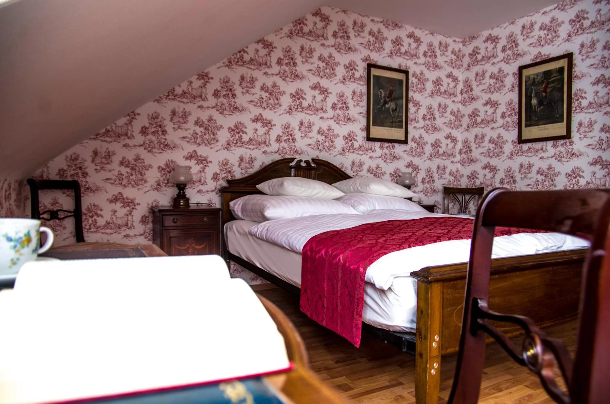 Bed in Hotel Victoria