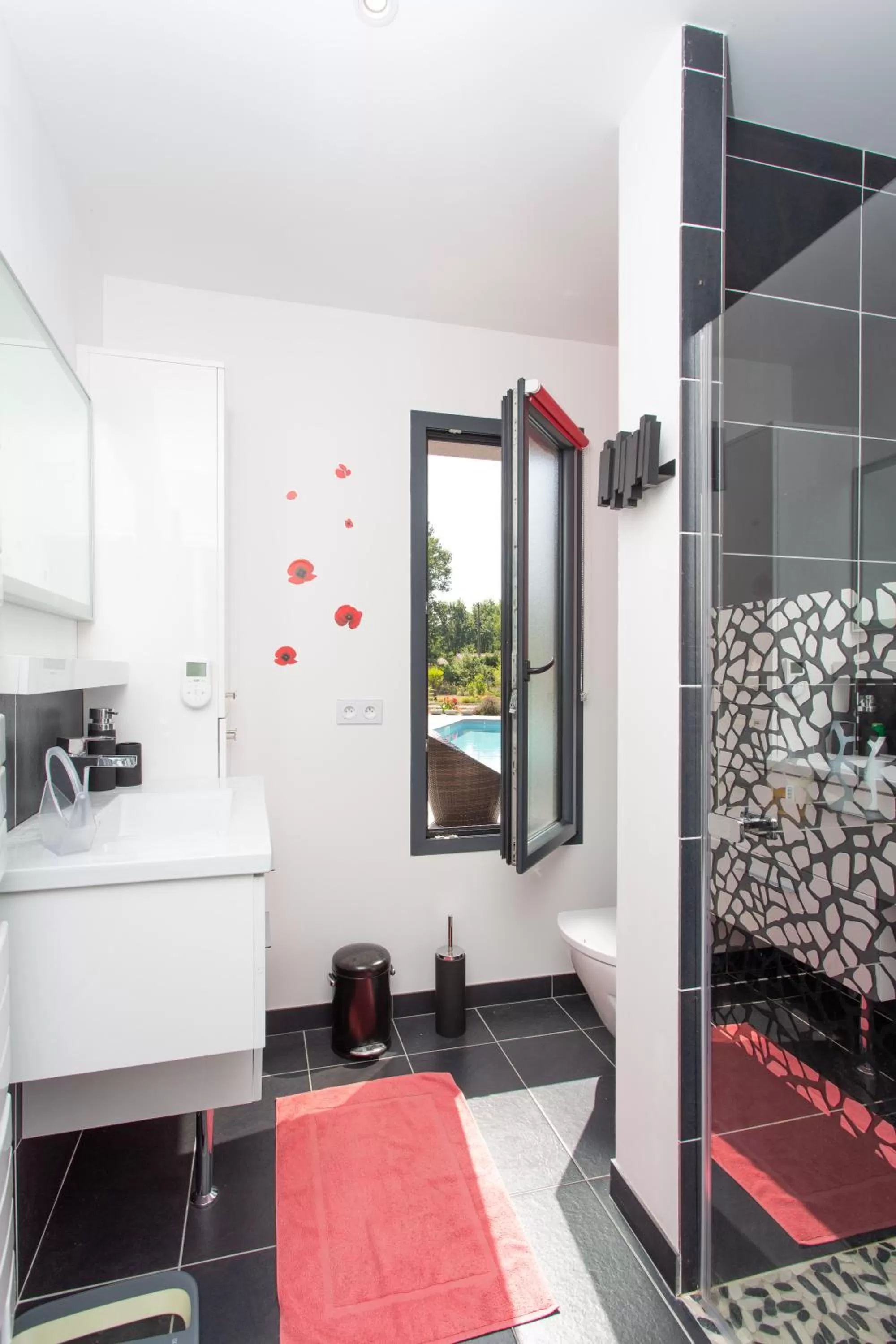 Bathroom in Dune et Coquelicot