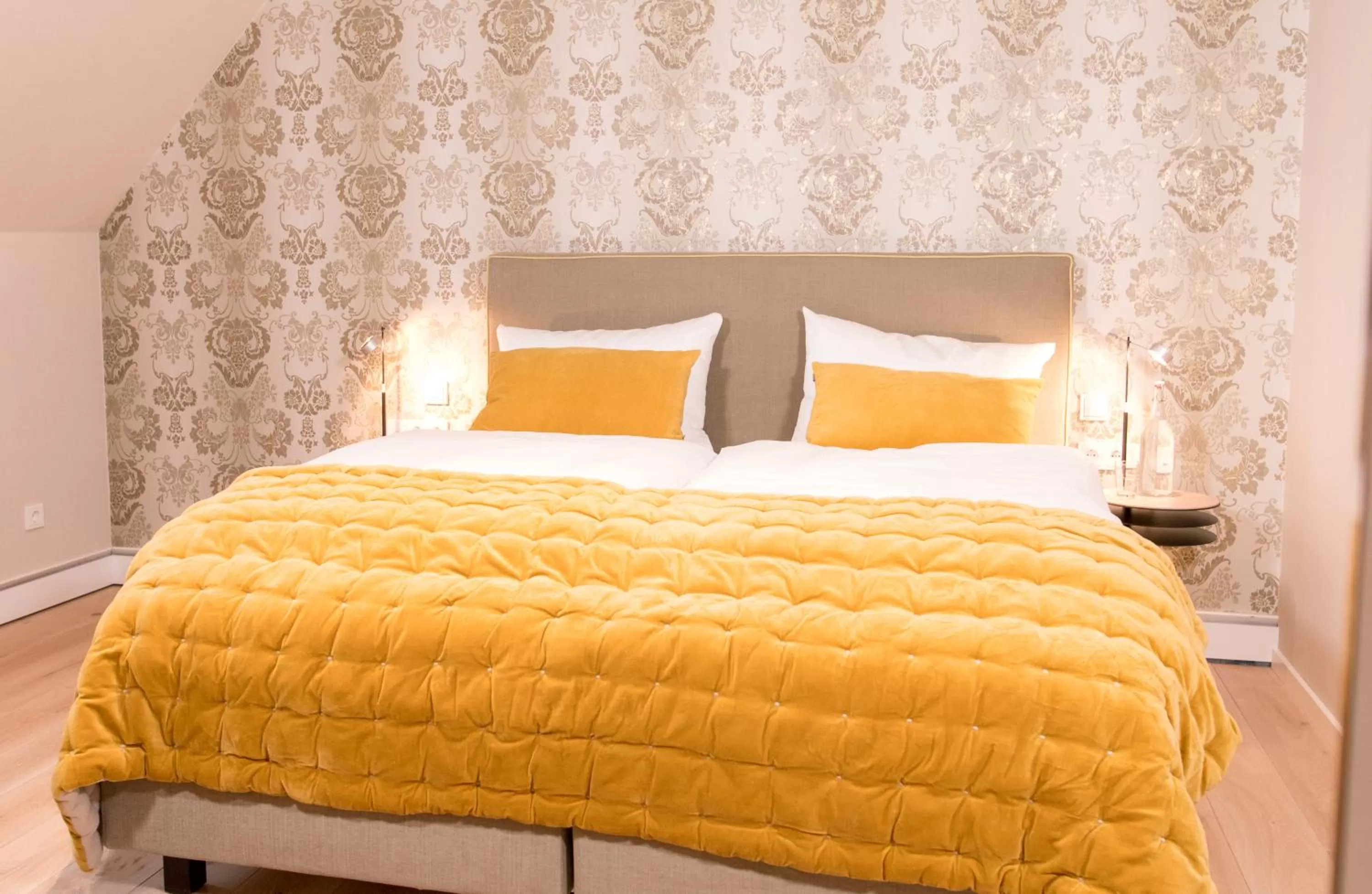 Photo of the whole room, Bed in Visbeker Deern Hotel Garni