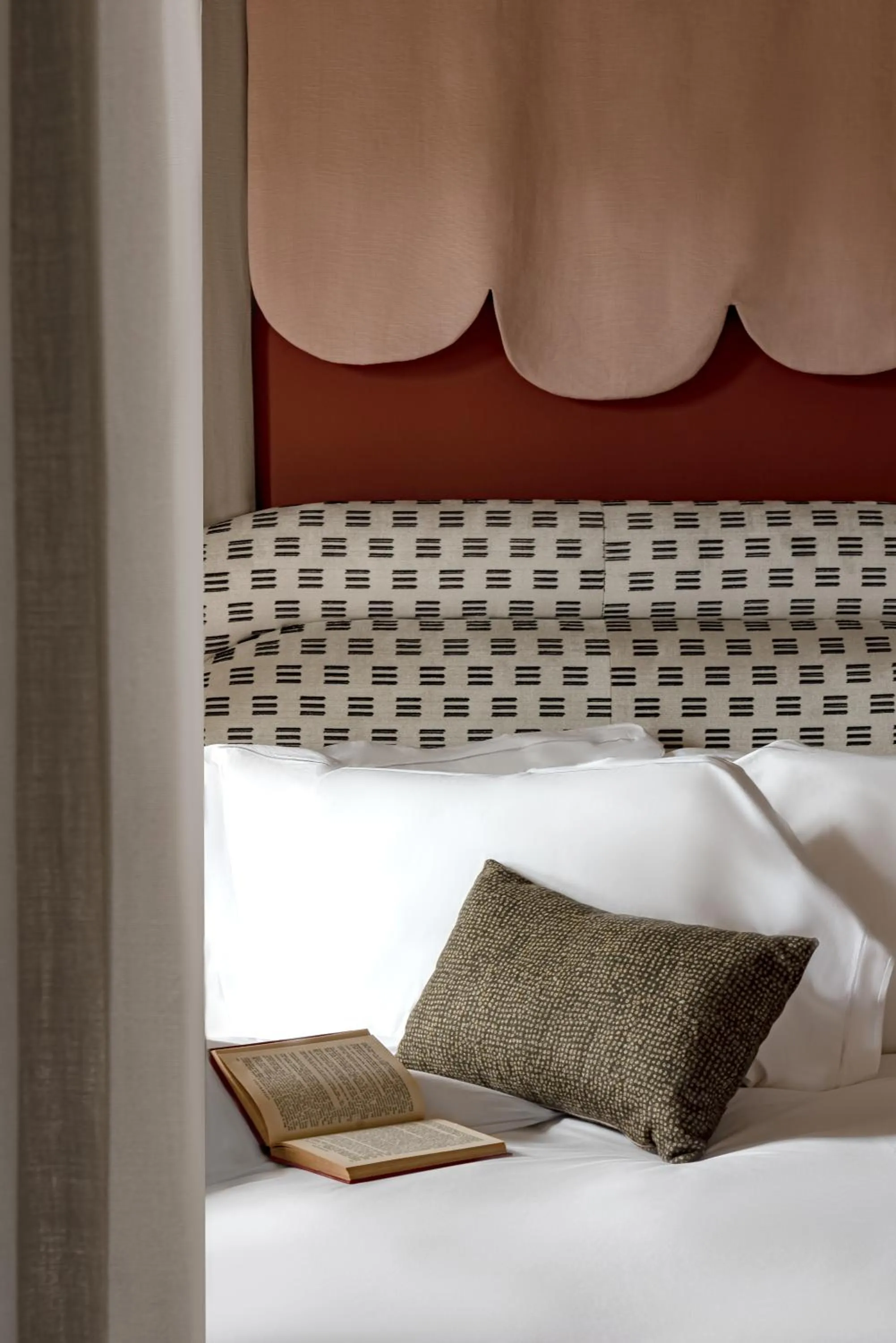 Bed in Cowley Manor Experimental