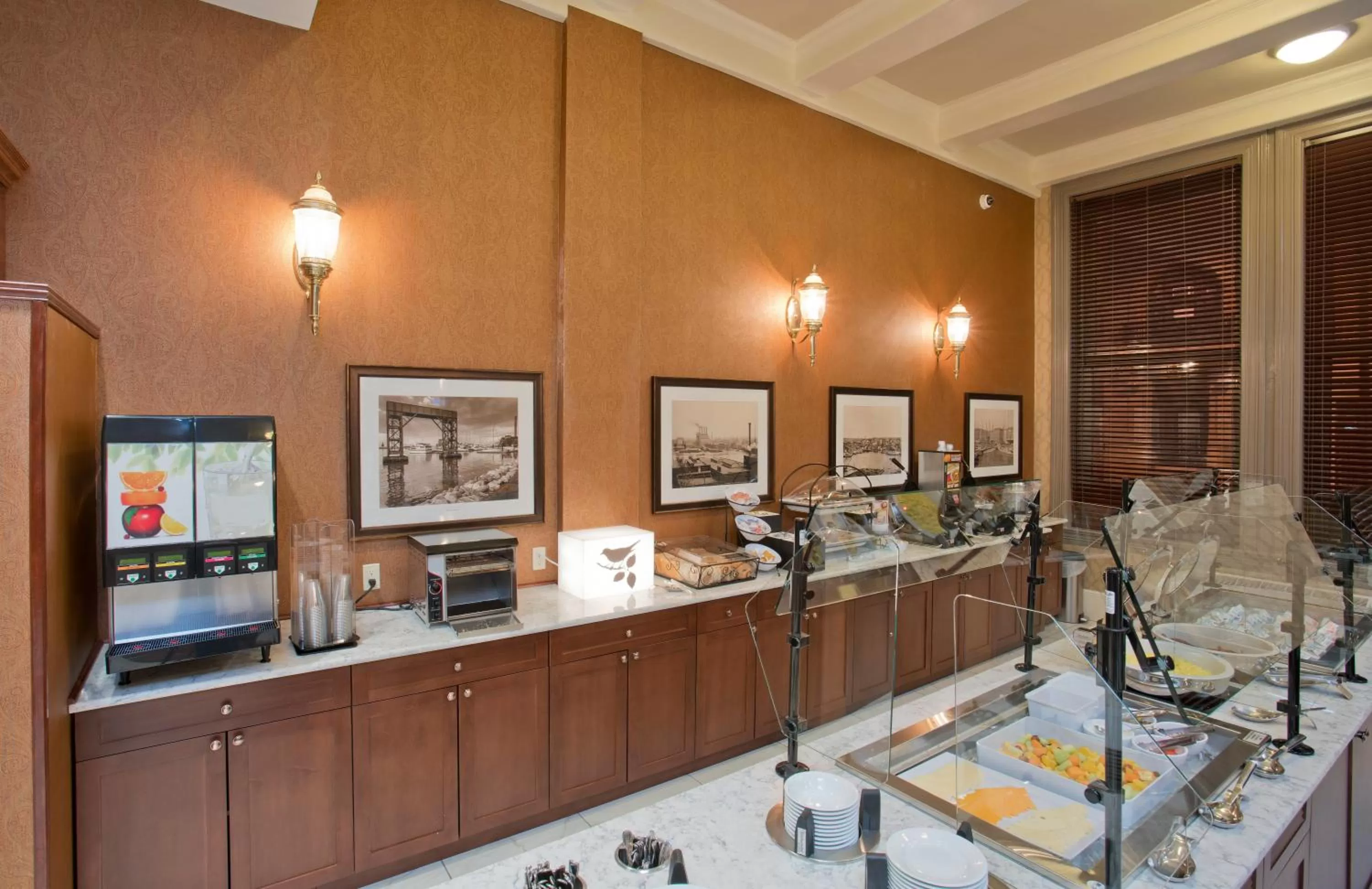 Restaurant/places to eat in Staybridge Suites Baltimore - Inner Harbor by IHG