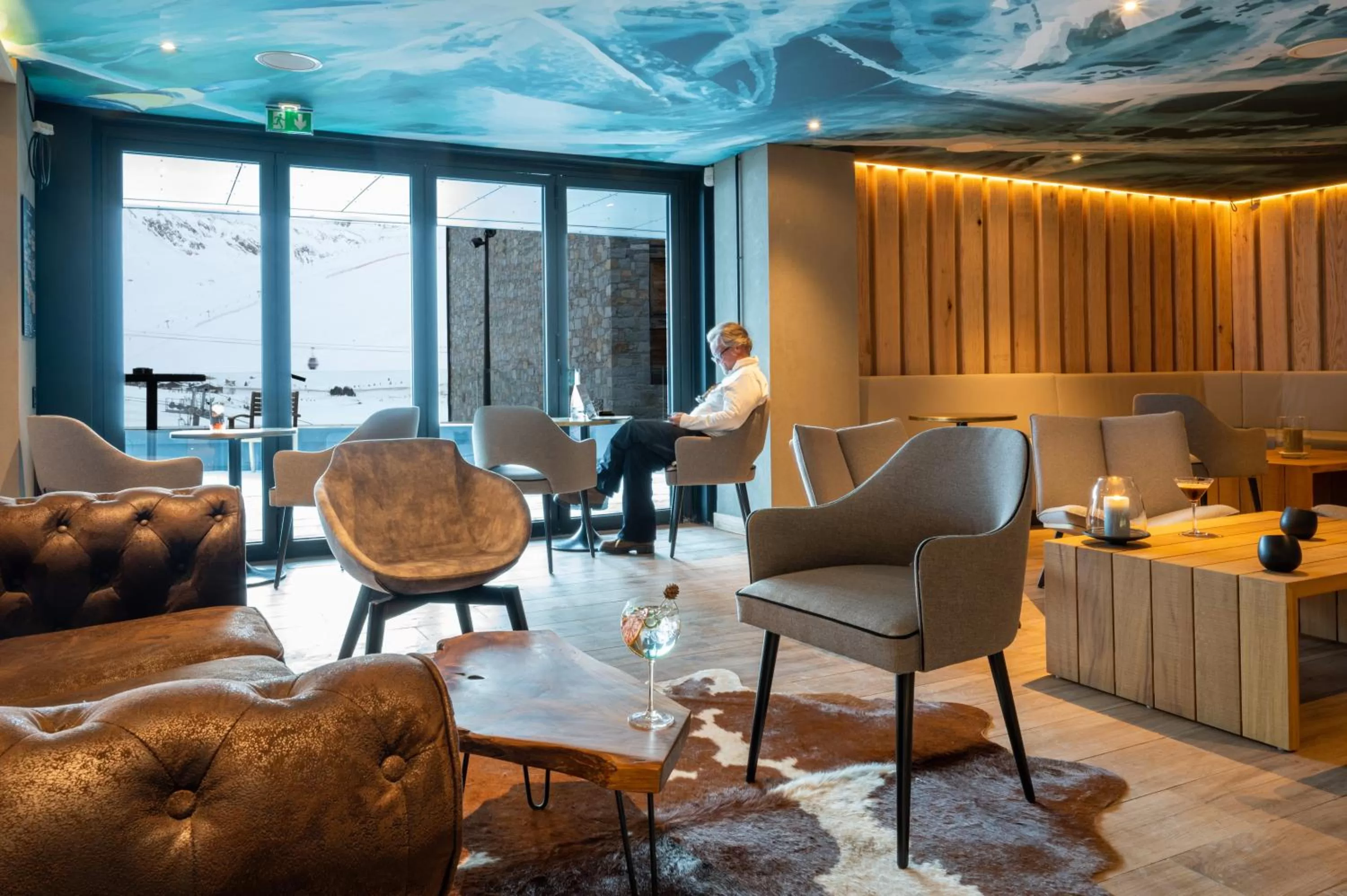 Lounge or bar in Hôtel VoulezVous by Les Etincelles