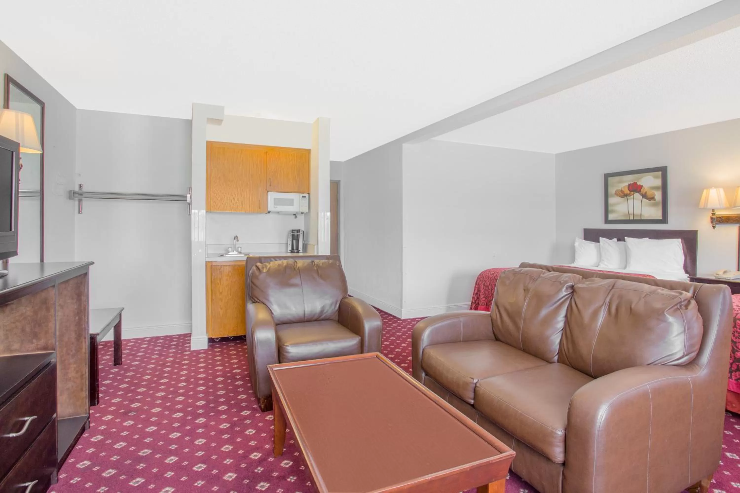 Living room in Days Inn by Wyndham Lake Village