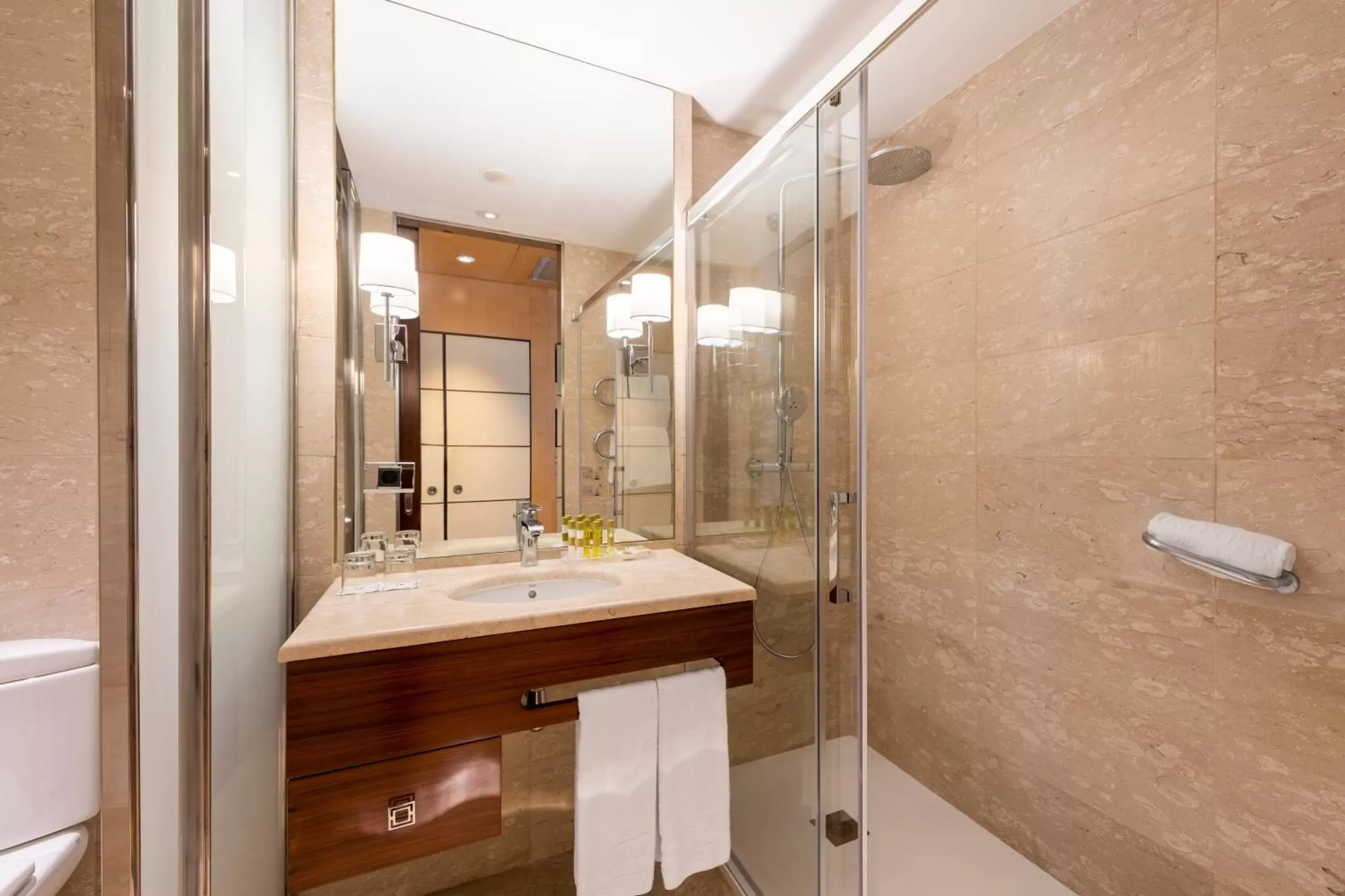 Double Room with Sofa Bed in Eurostars Gran Valencia Double Room with Sofa Bed in Eurostars Gran Valencia