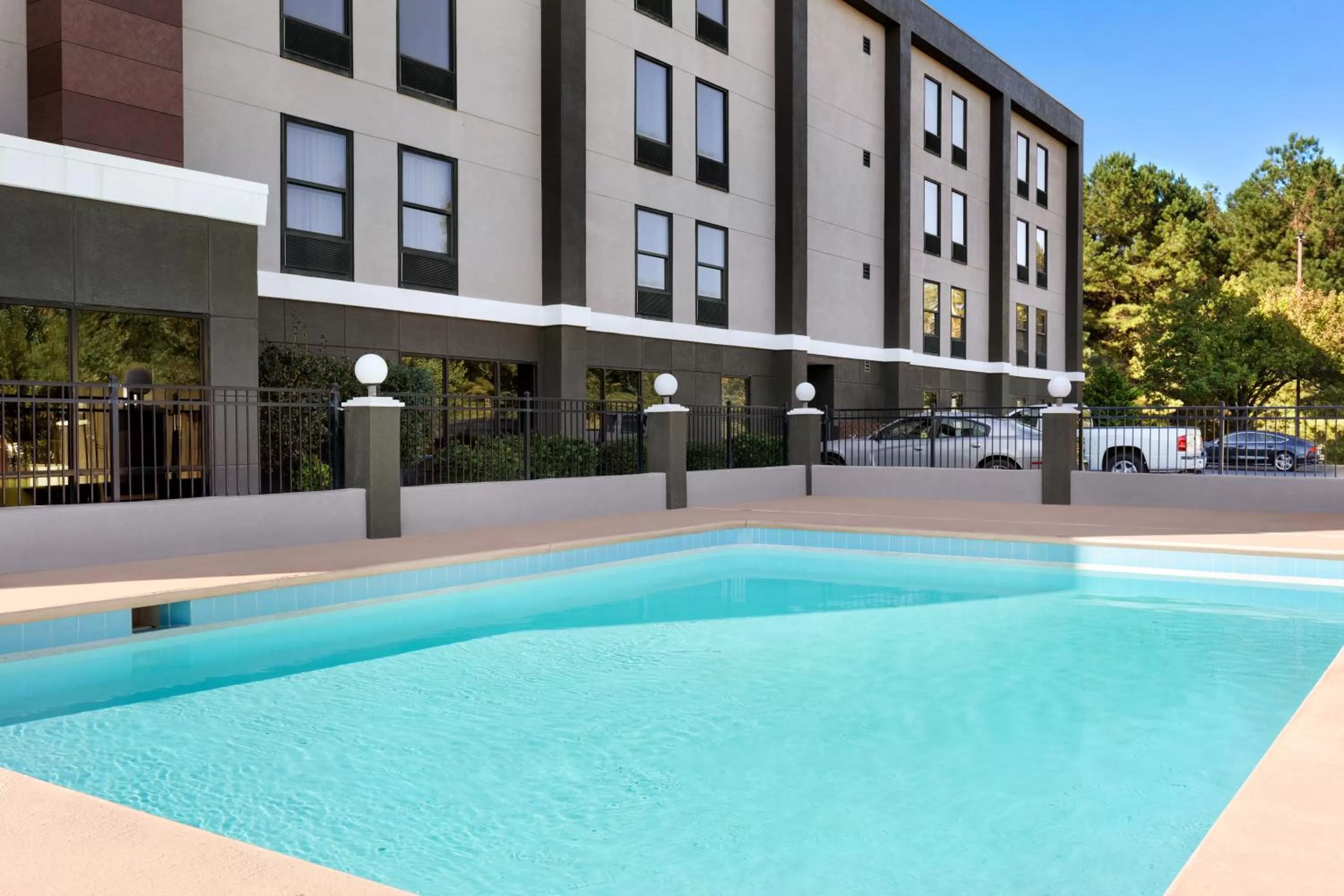 Swimming pool in La Quinta Inn & Suites by Wyndham Selma/Smithfield I-95