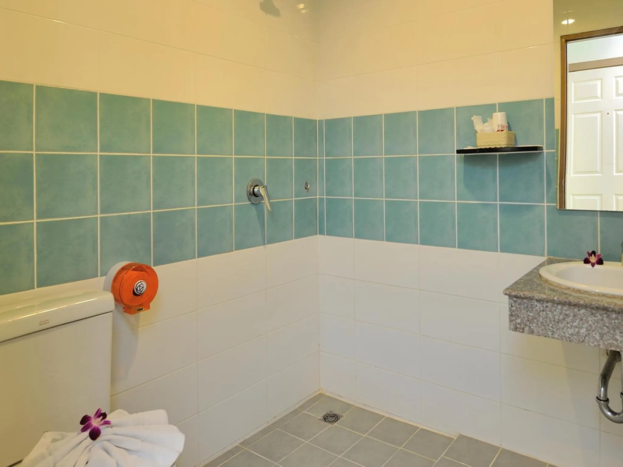 Bathroom in Pimrada Hotel