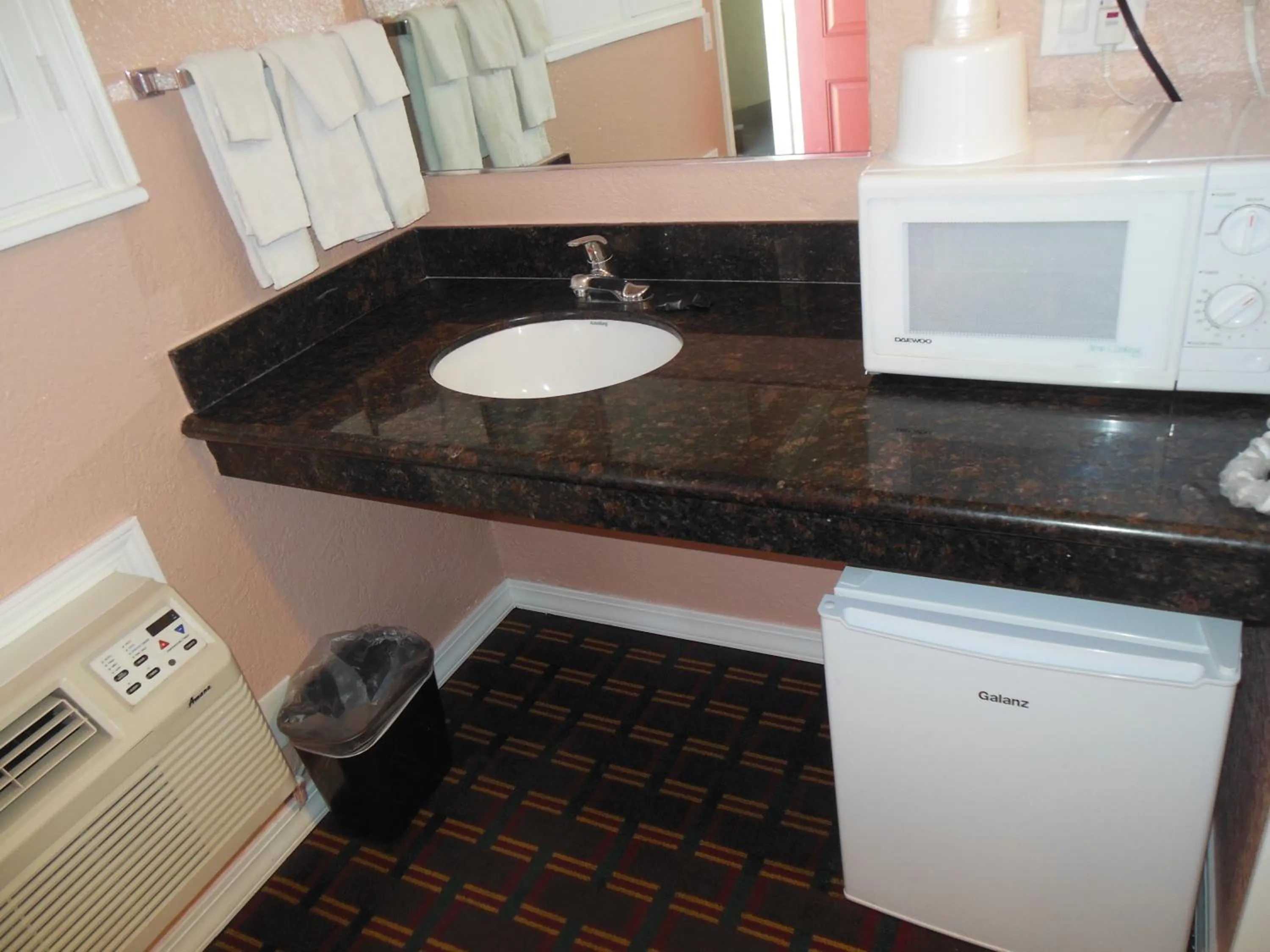 Bathroom in Sealamp Inn