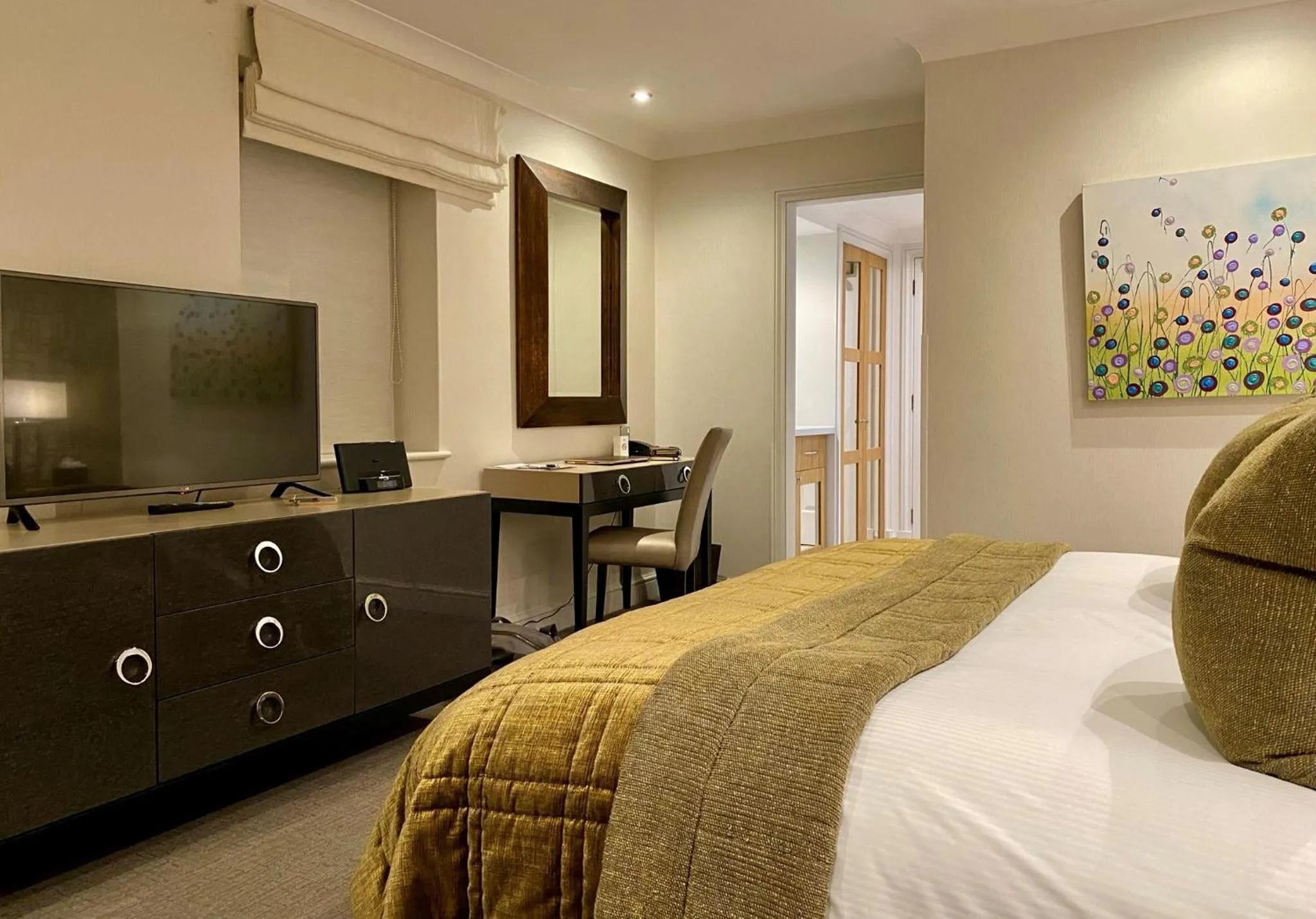 Bed in Rowhill Grange Hotel & Utopia Spa