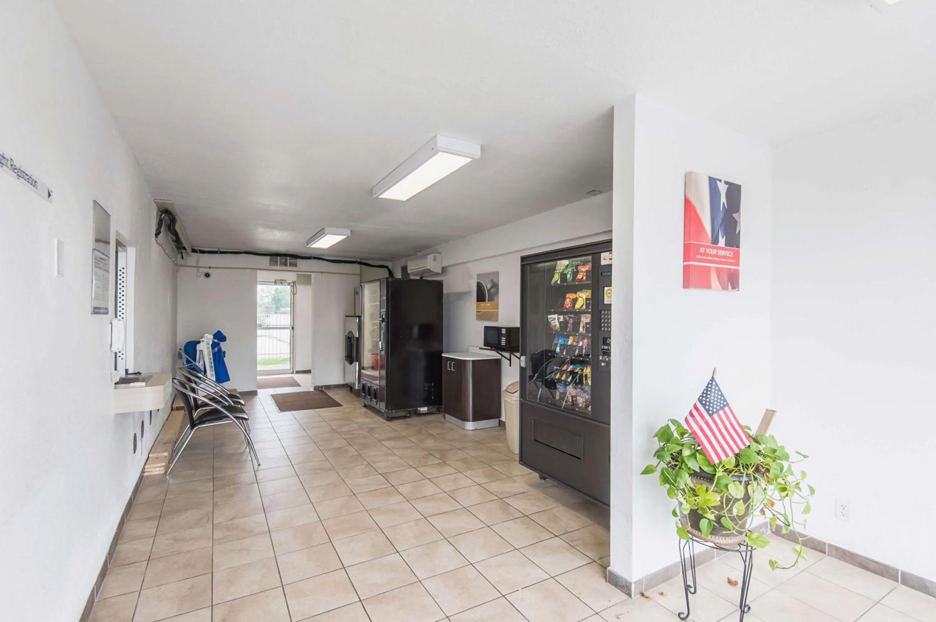 Lobby or reception in Motel 6 Kansas City, MO - Airport