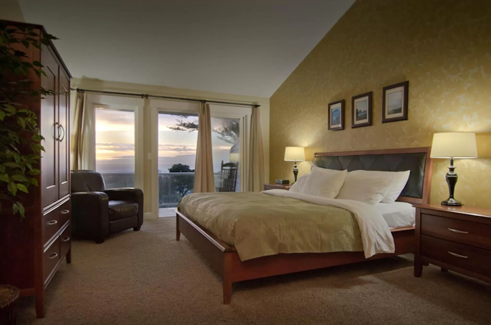 Photo of the whole room, Bed in Pacific Reef Hotel & Light Show