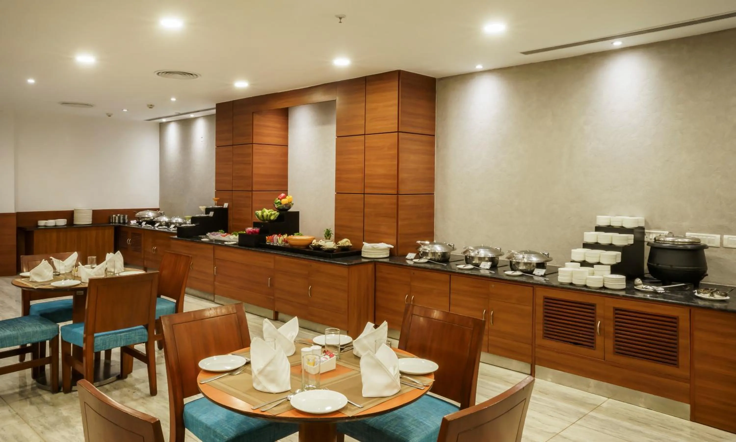 Restaurant/places to eat in Caspia Hotel New Delhi