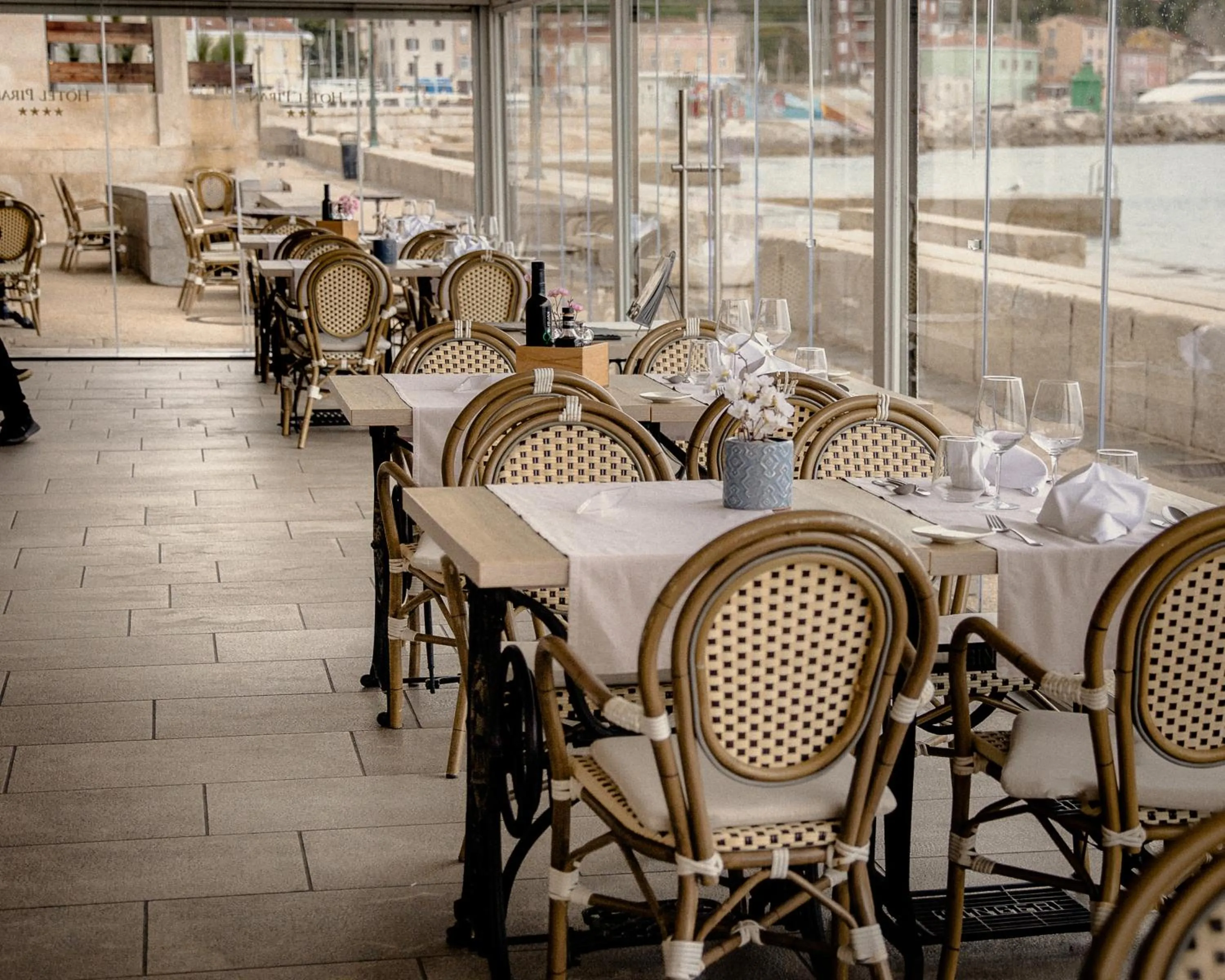 Restaurant/places to eat in Hotel Piran