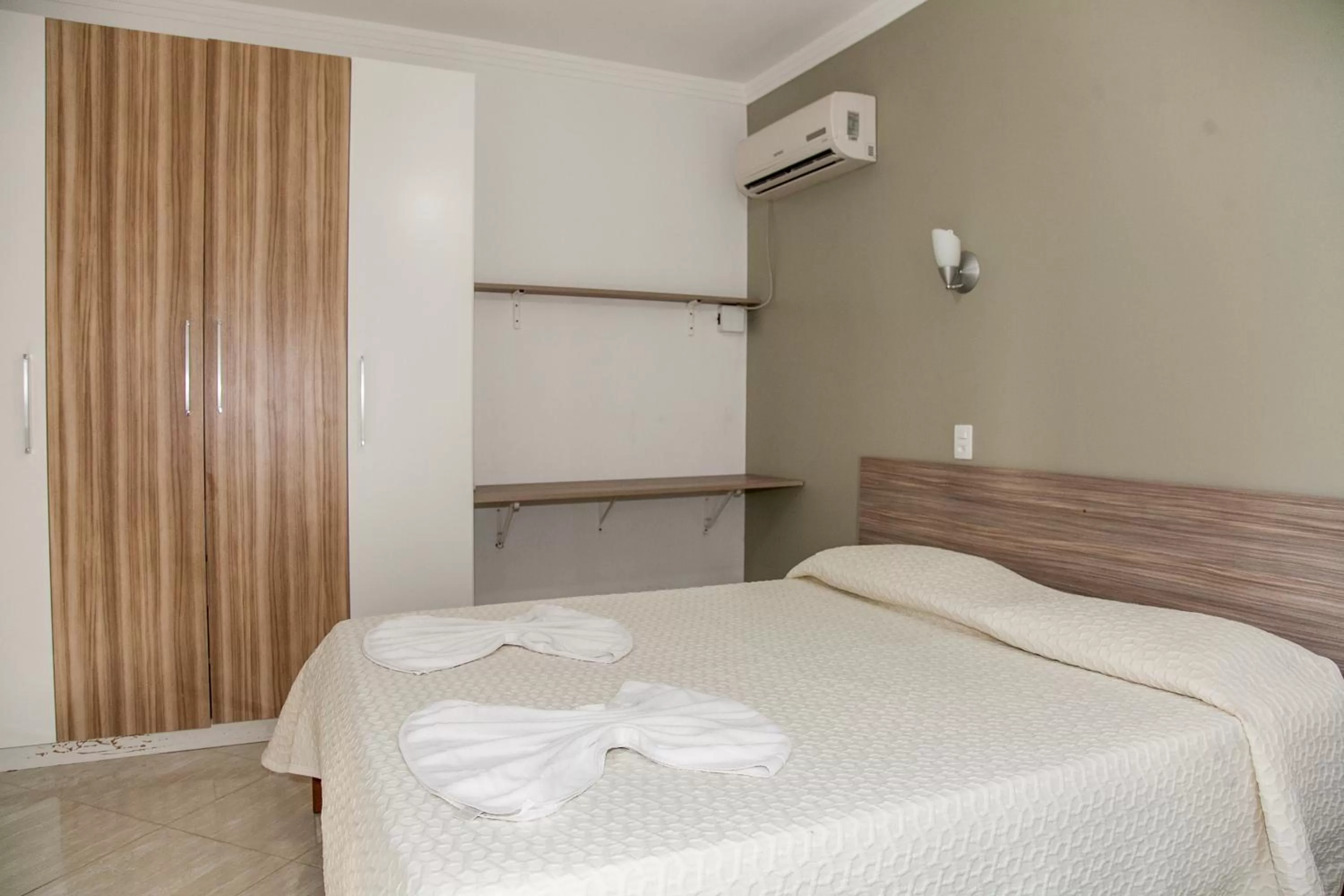 Photo of the whole room, Bed in Residencial Ilha Dourada