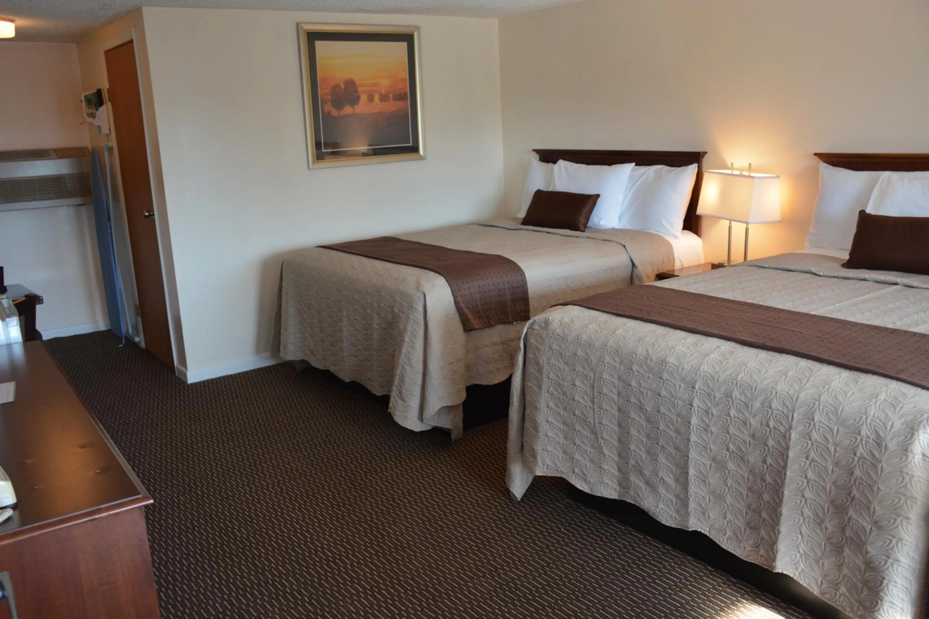 Bed in Liberty Inn Old Saybrook