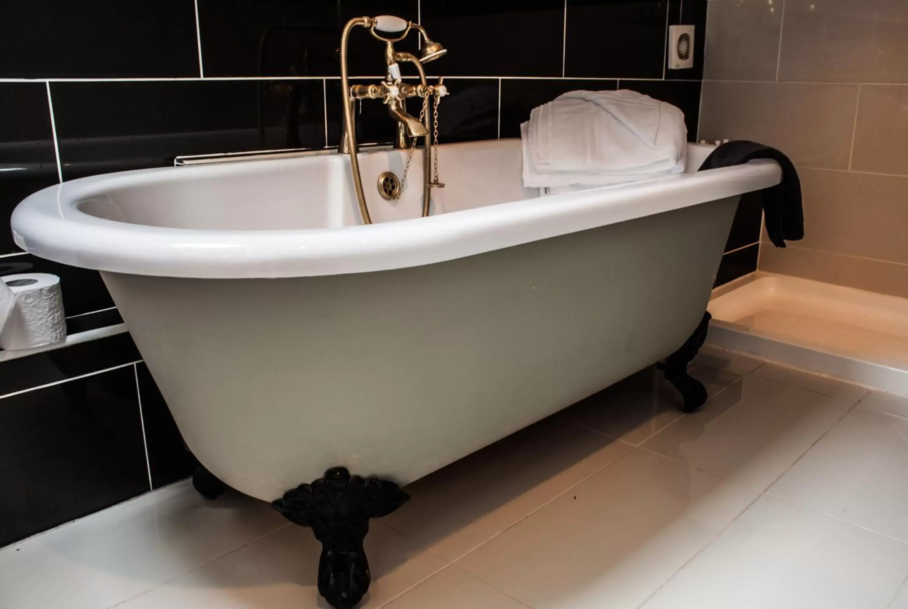 "The Paddock View" Double Room with Bath, Shower & Balcony in The Smithy "The Paddock View" Double Room with Bath, Shower & Balcony in The Smithy