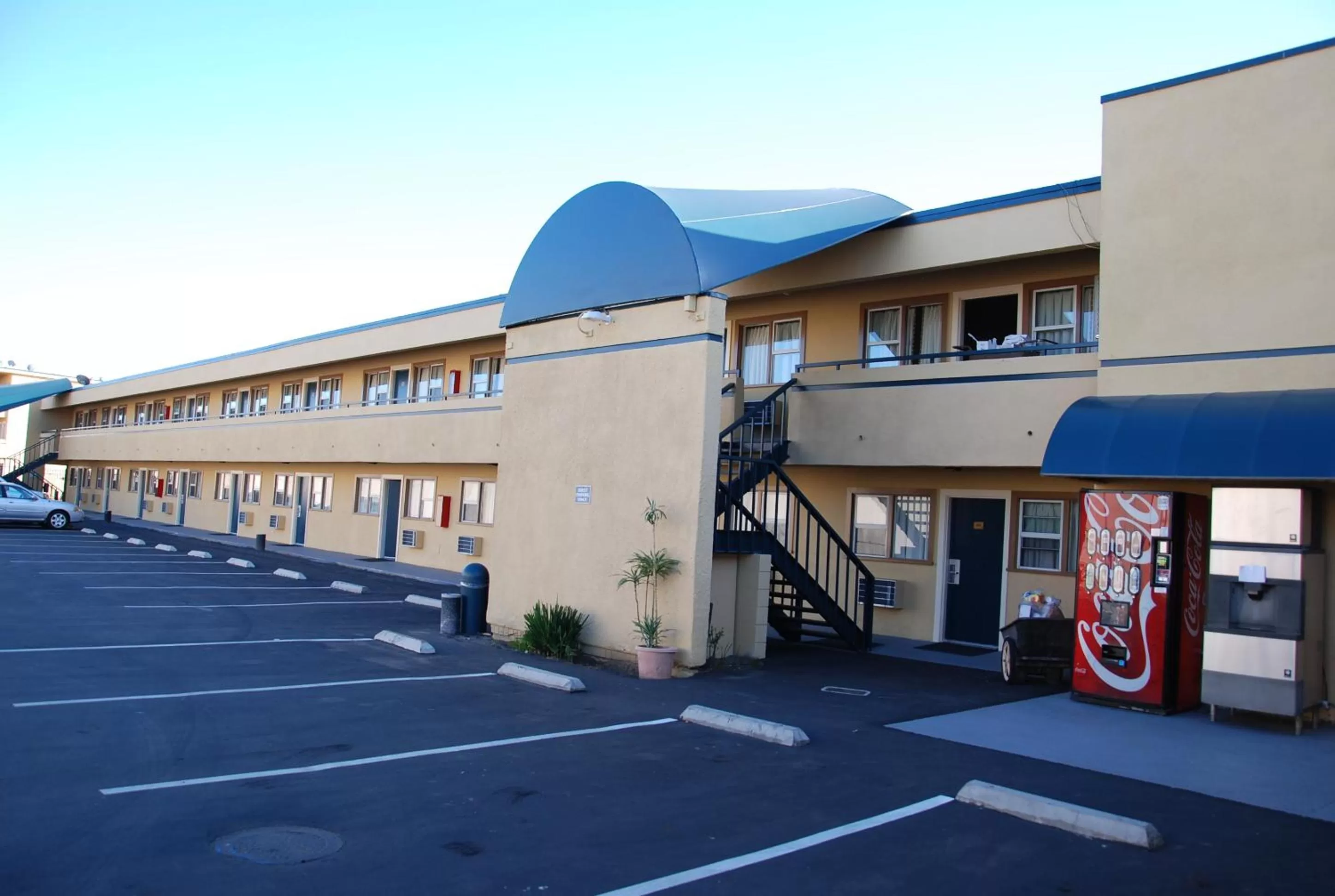 Facade/entrance in Travelodge by Wyndham San Diego SeaWorld