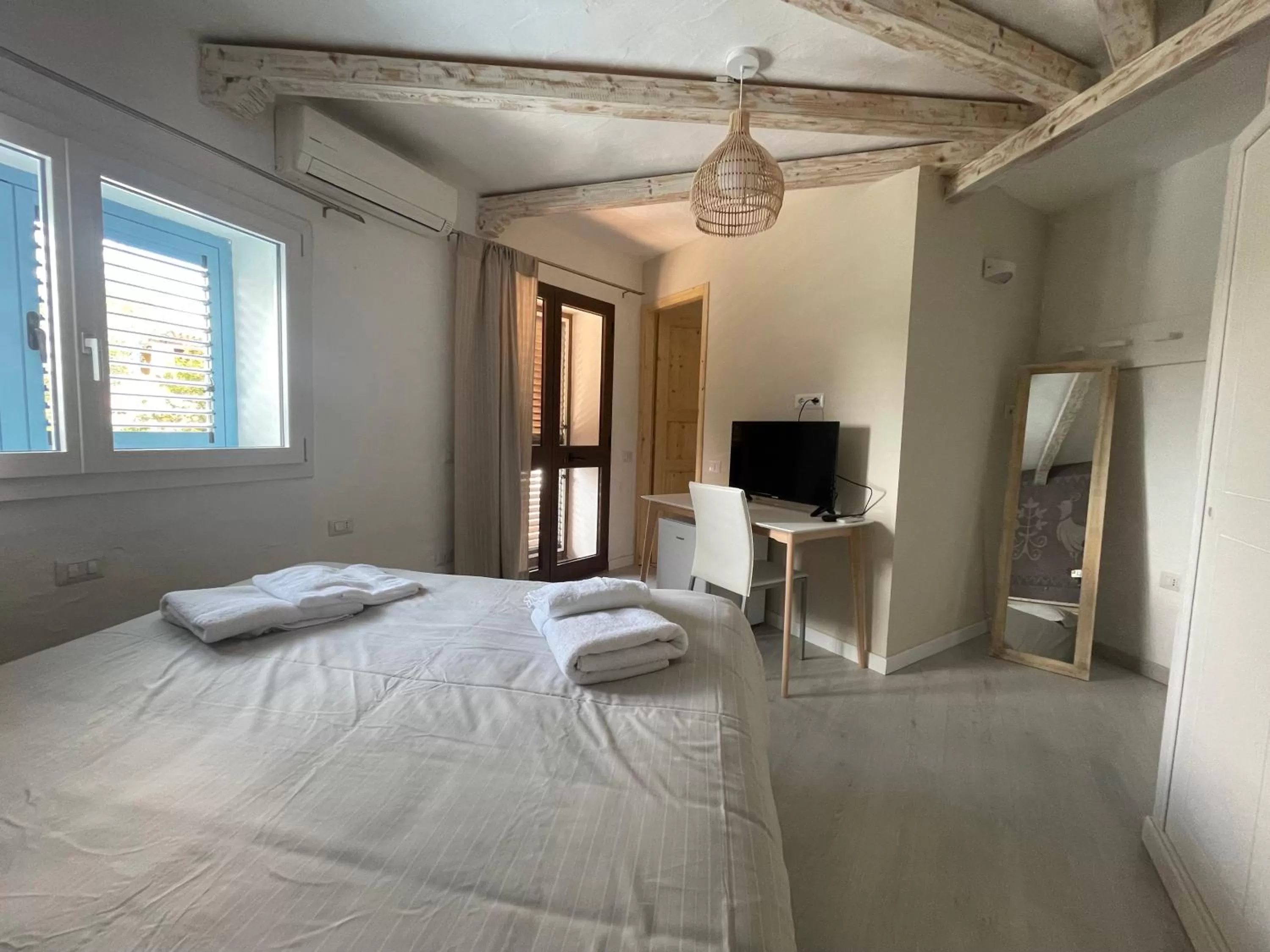 Bedroom, Bed in Domus de Diana