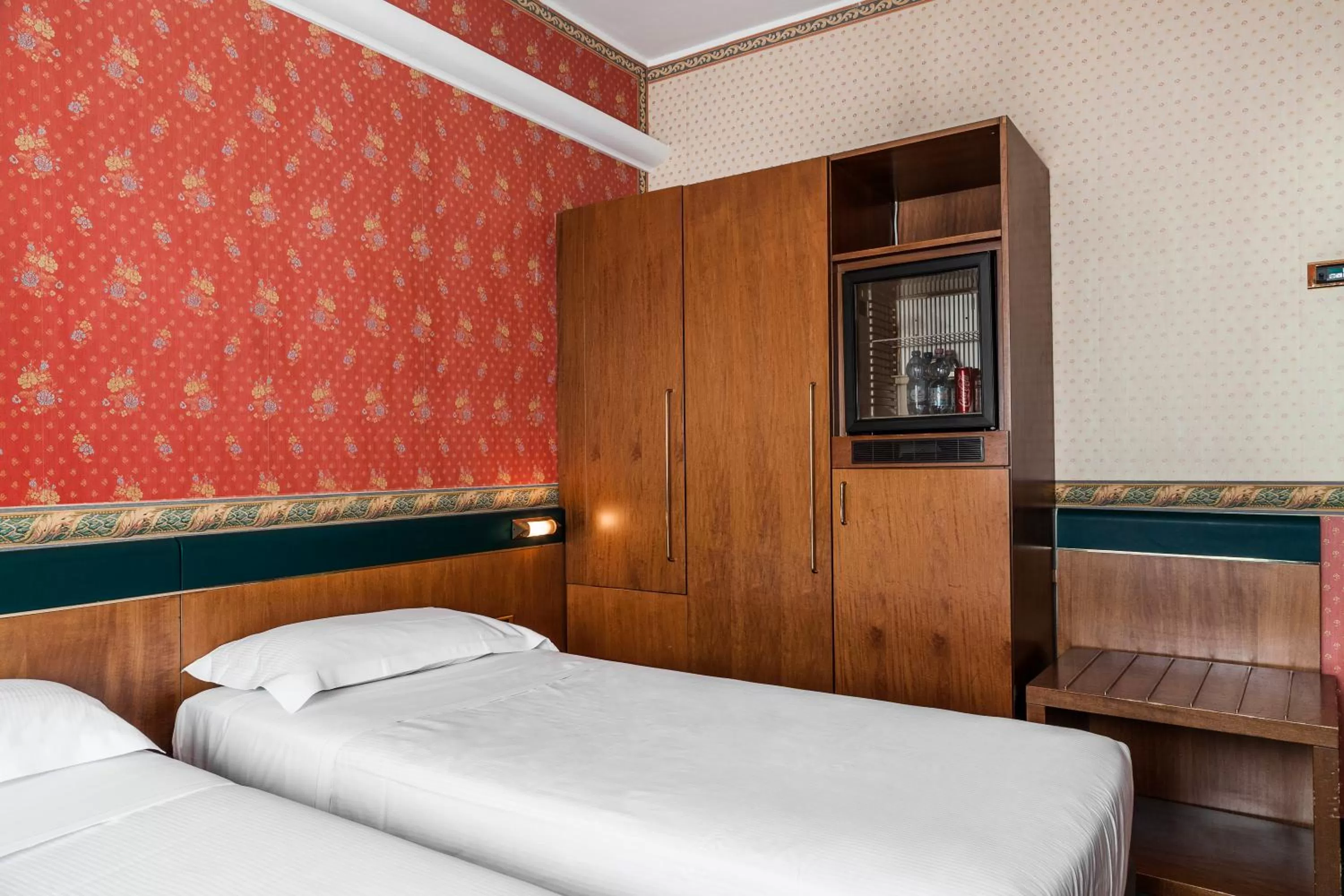 Bed in Hotel Des Etrangers