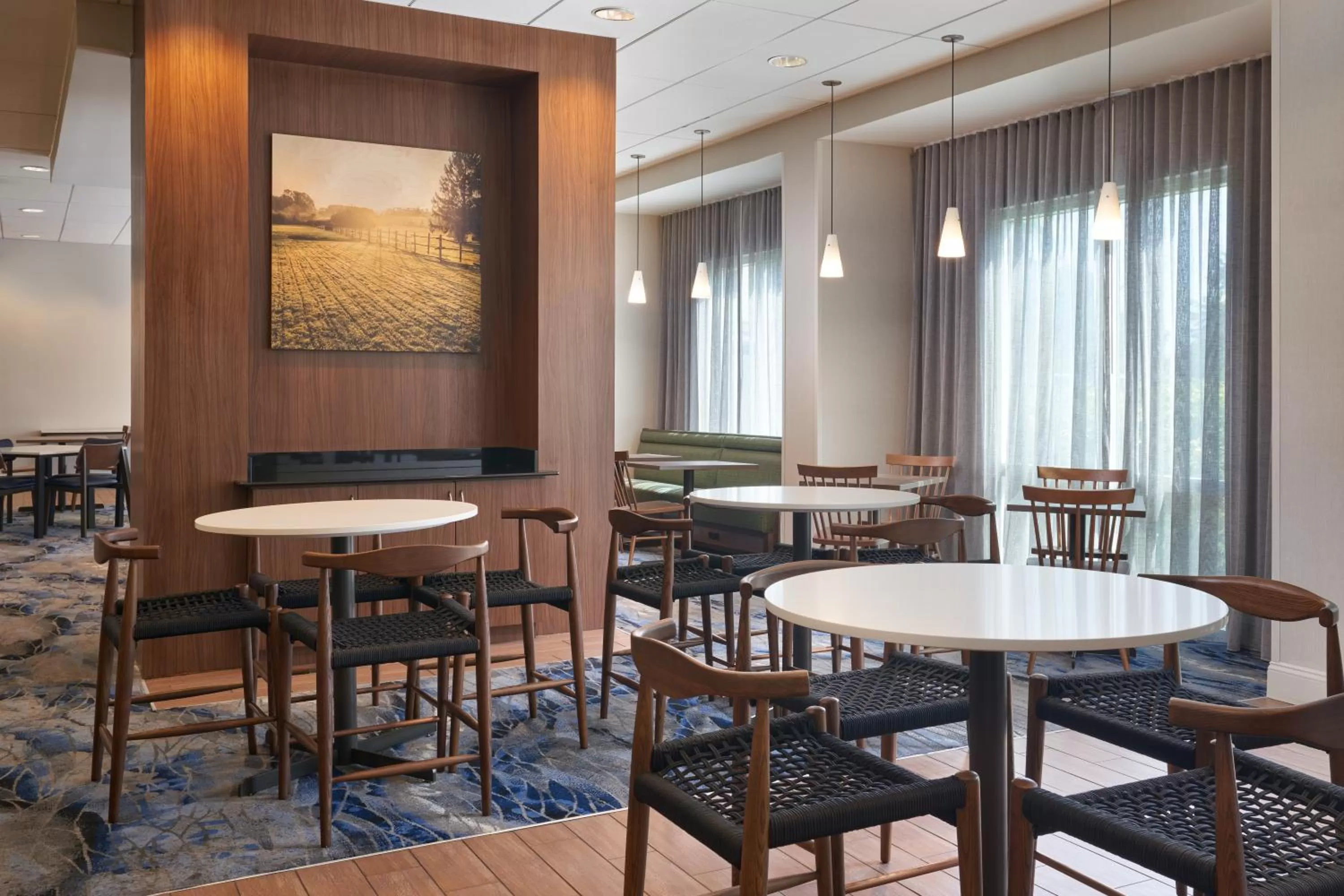 Seating area in Fairfield Inn & Suites by Marriott Orlando International Drive/Convention Center