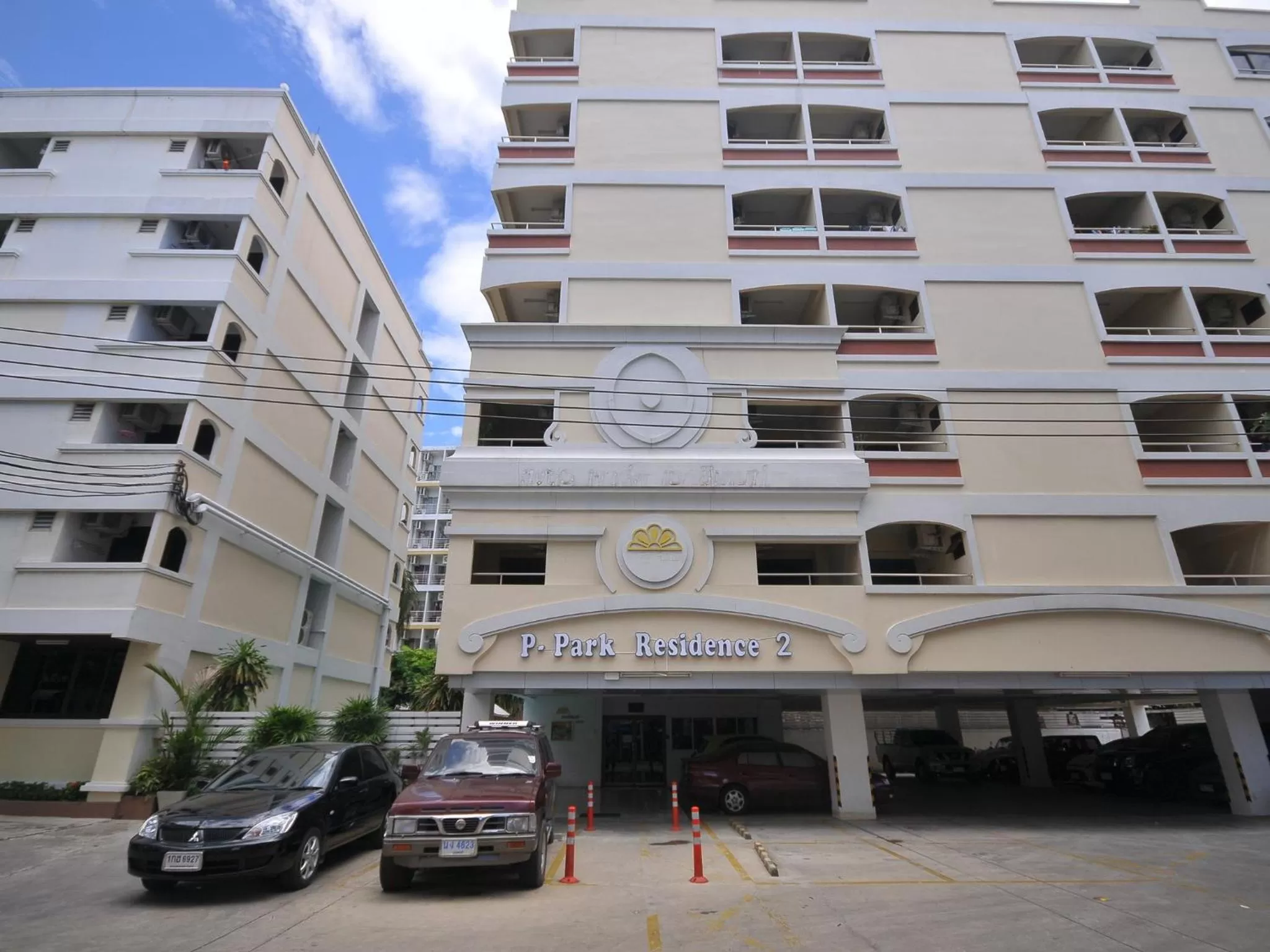 Facade/entrance in P Park Residence Charansanitwong