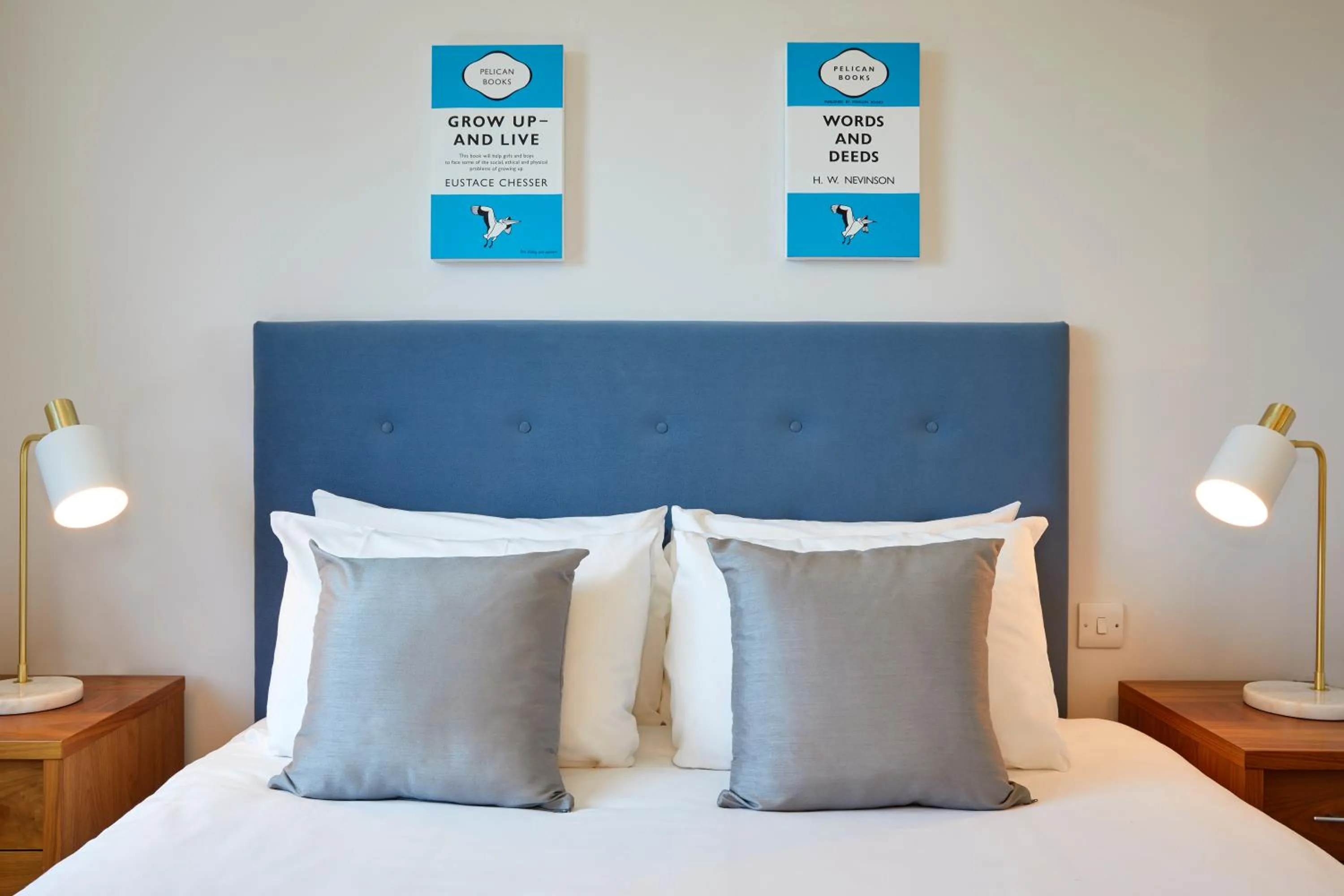 Bed in HQ Aparthotel Farnborough