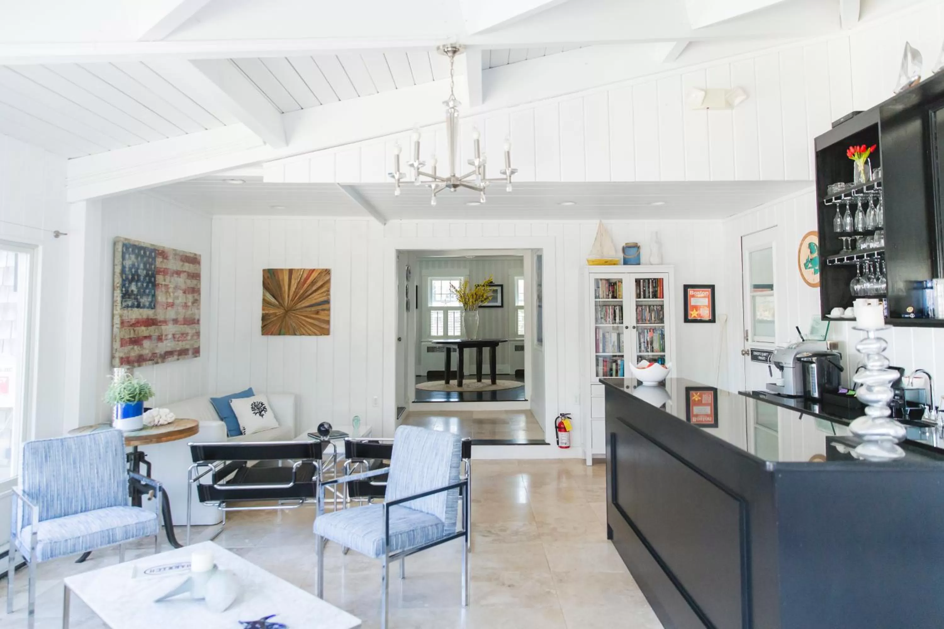 Communal lounge/ TV room in The Platinum Pebble Boutique Inn - Adults Only Property