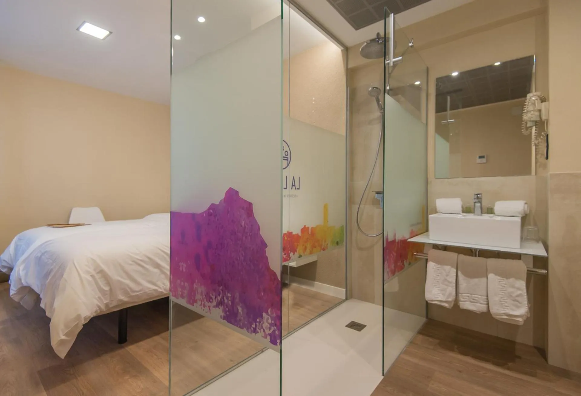 Shower, Bed in La Lonja