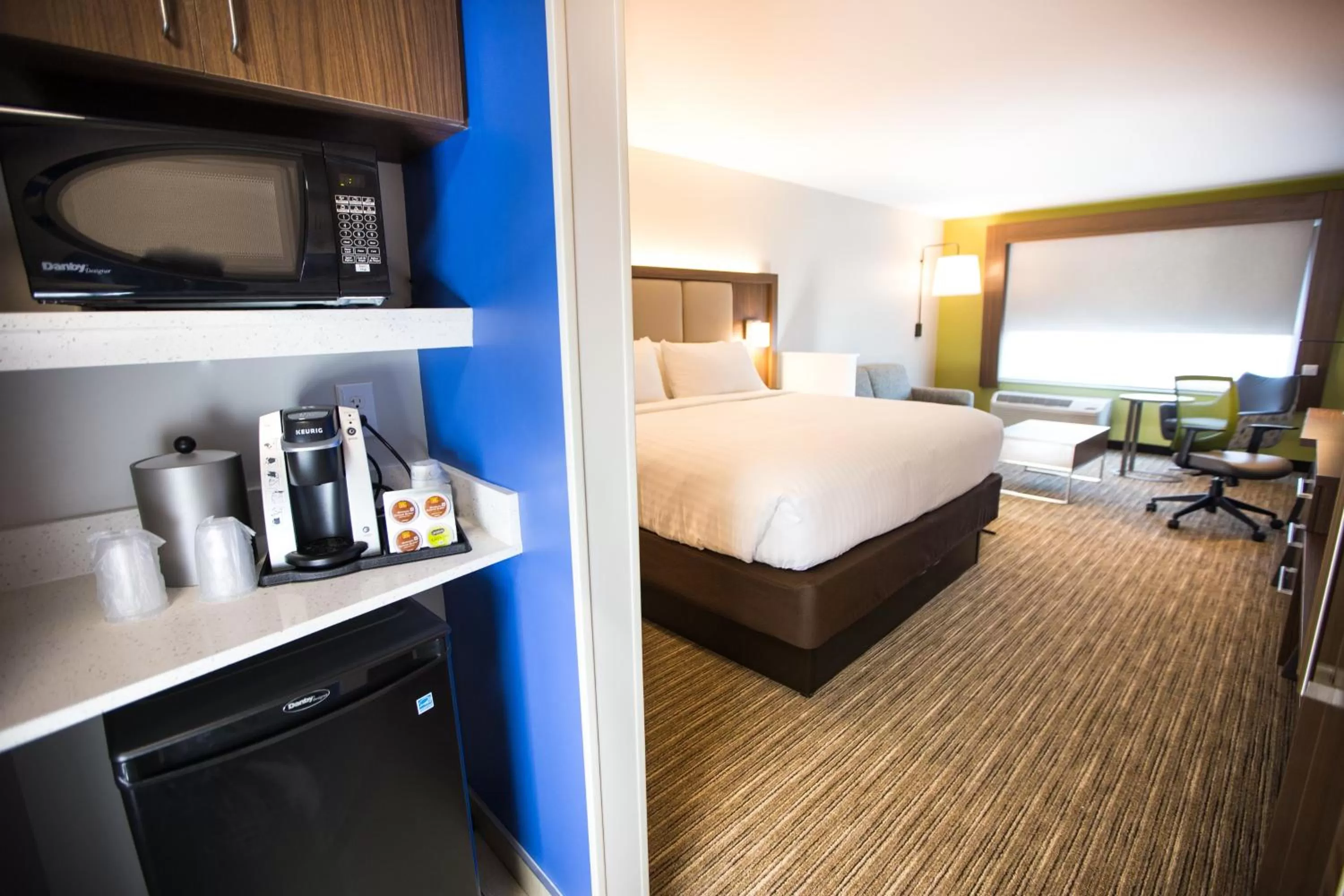 Photo of the whole room, Bed in Holiday Inn Express & Suites Greenville S - Piedmont by IHG