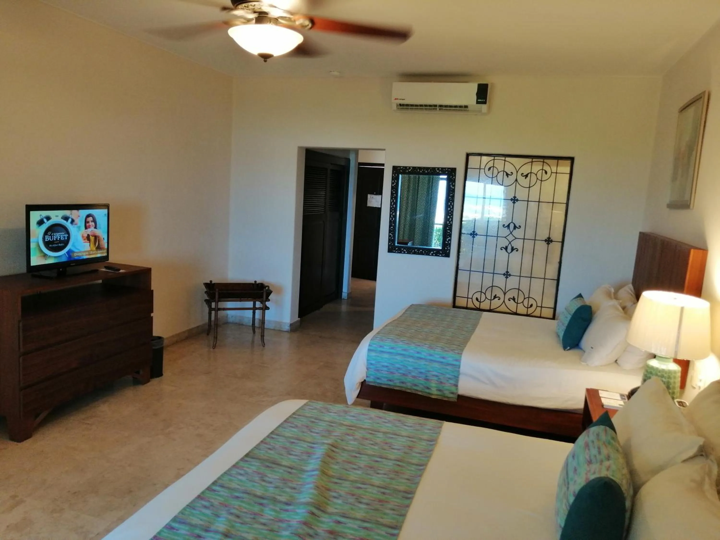 Communal lounge/ TV room, Bed in Las Villas Hotel & Golf By Estrella del Mar