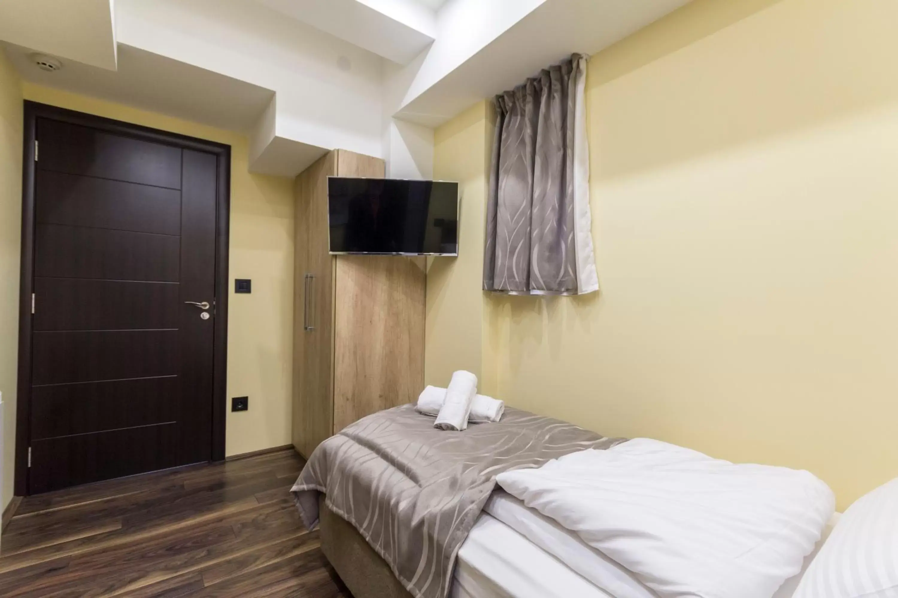 Standard Single Room in Madison - Square Sava Standard Single Room in Madison - Square Sava