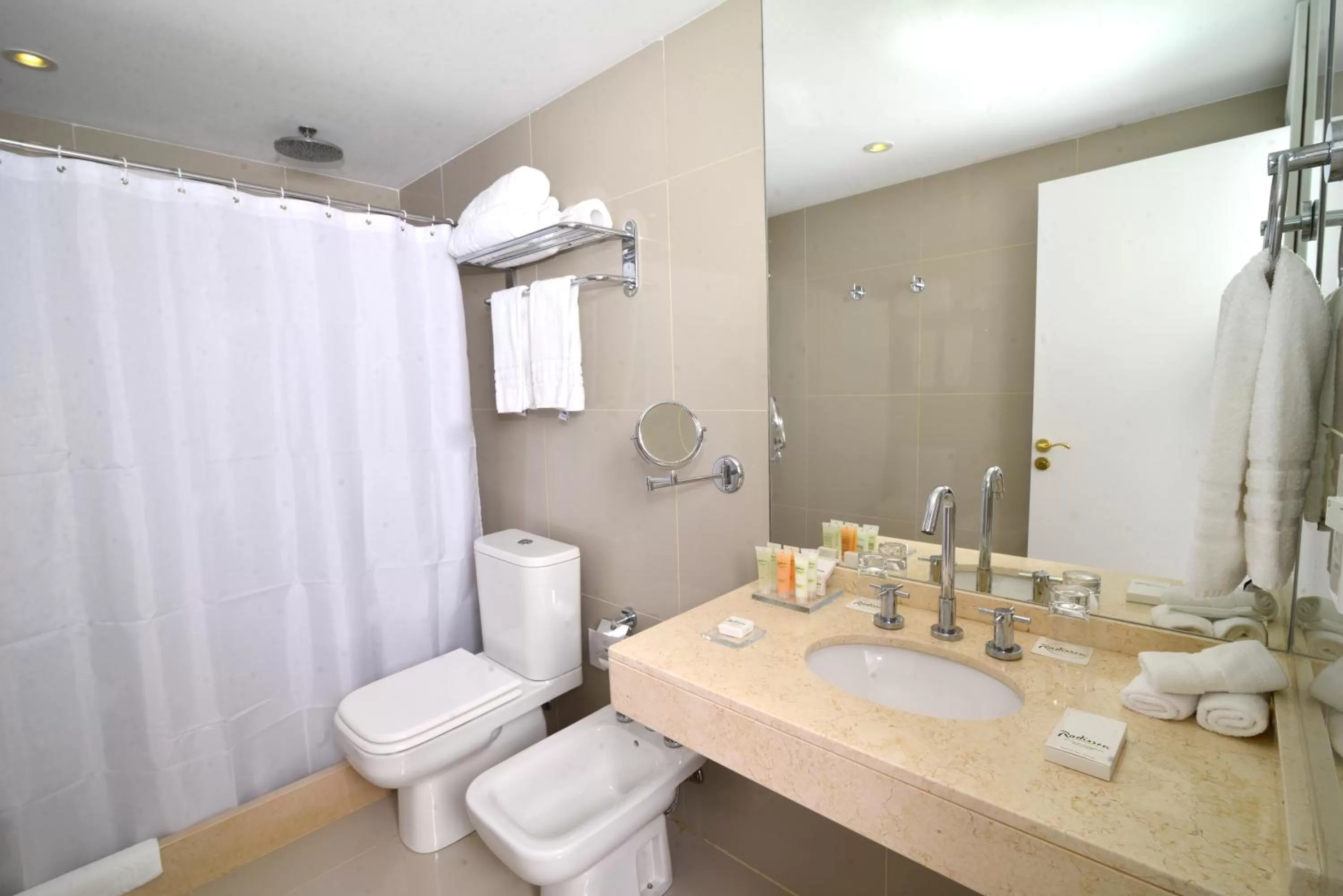 Bathroom in Radisson Hotel Colonia del Sacramento