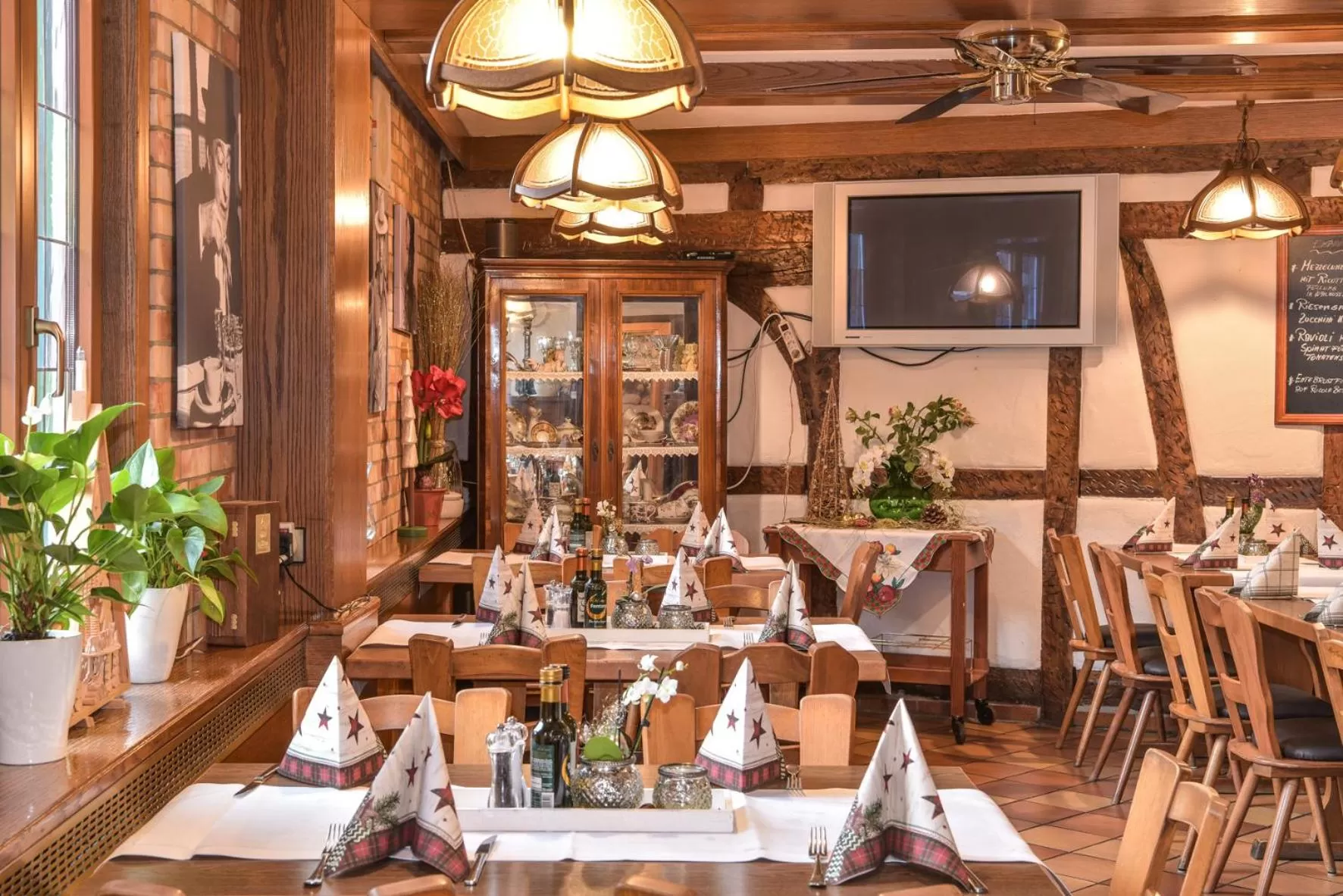 Restaurant/Places to Eat in Hotel Ristorante Rostica