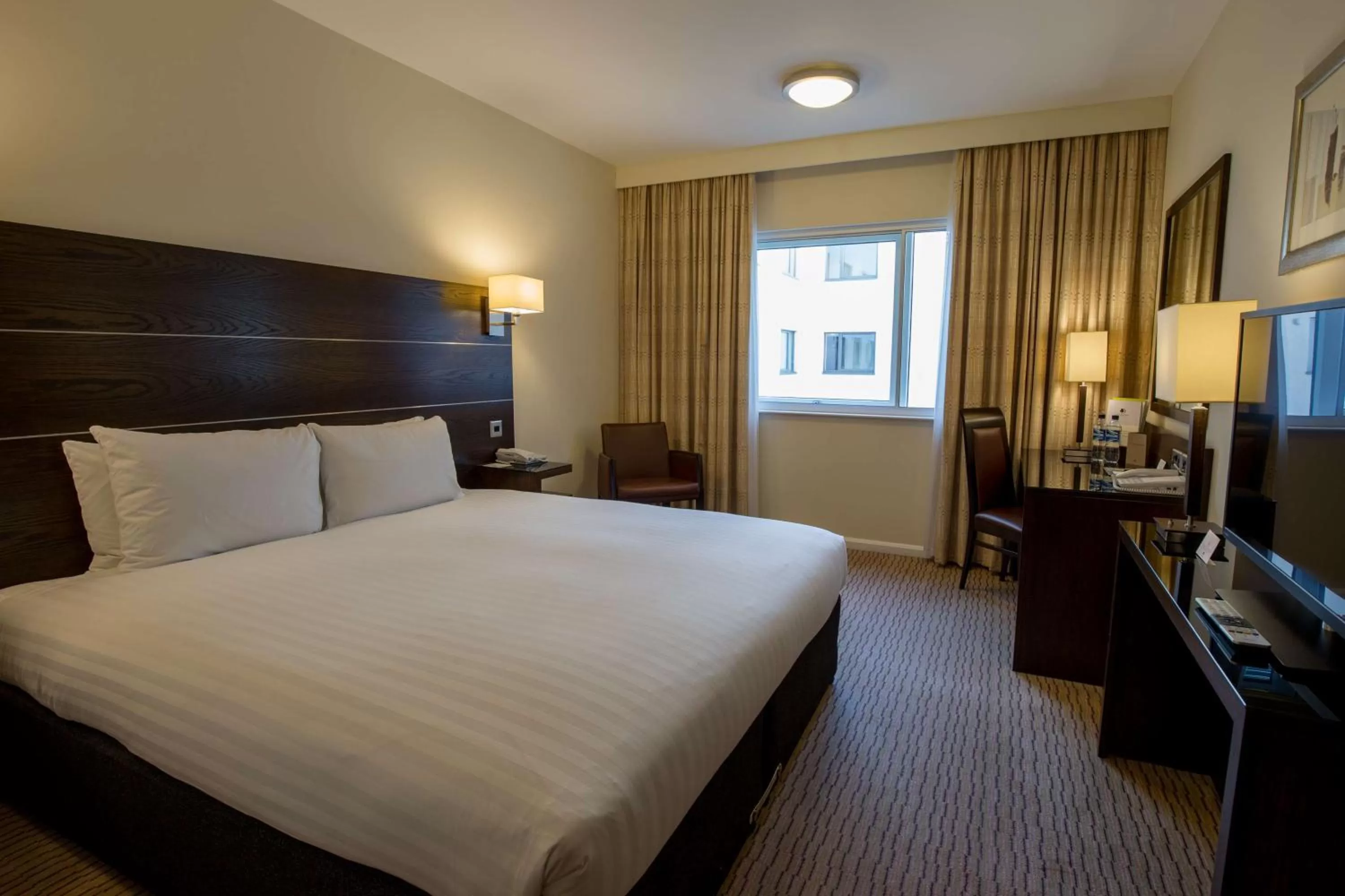 Bed in DoubleTree by Hilton London Heathrow Airport